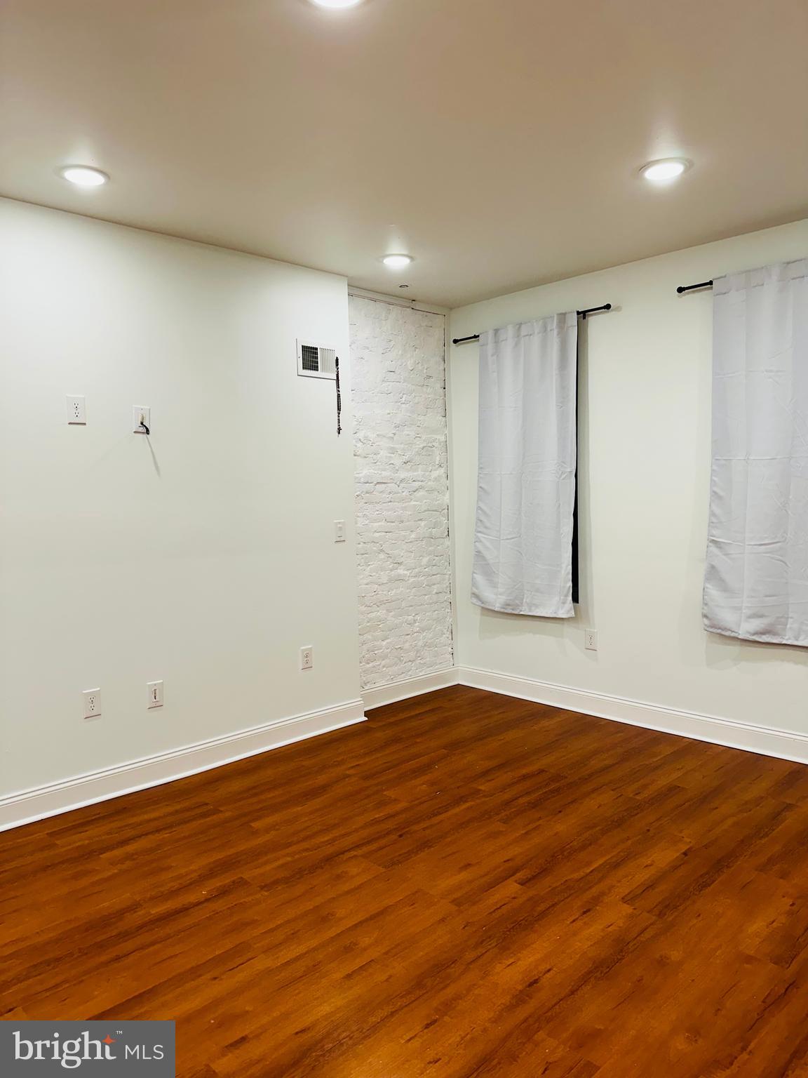 STRAWBERRY MANSION - Residential Lease