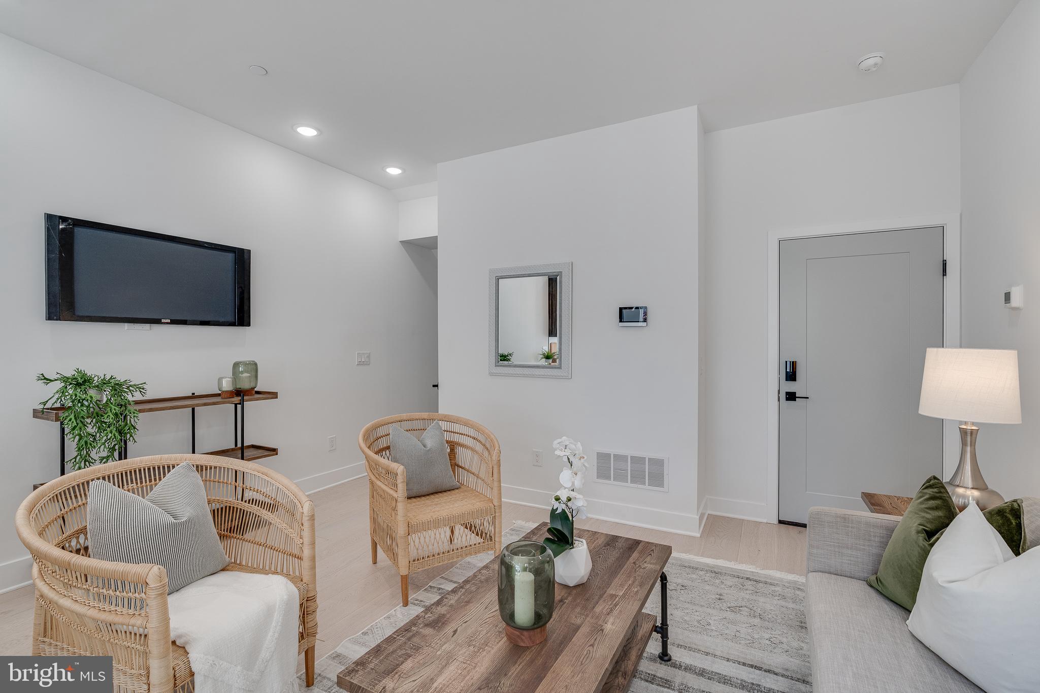 POINT BREEZE - Residential Income