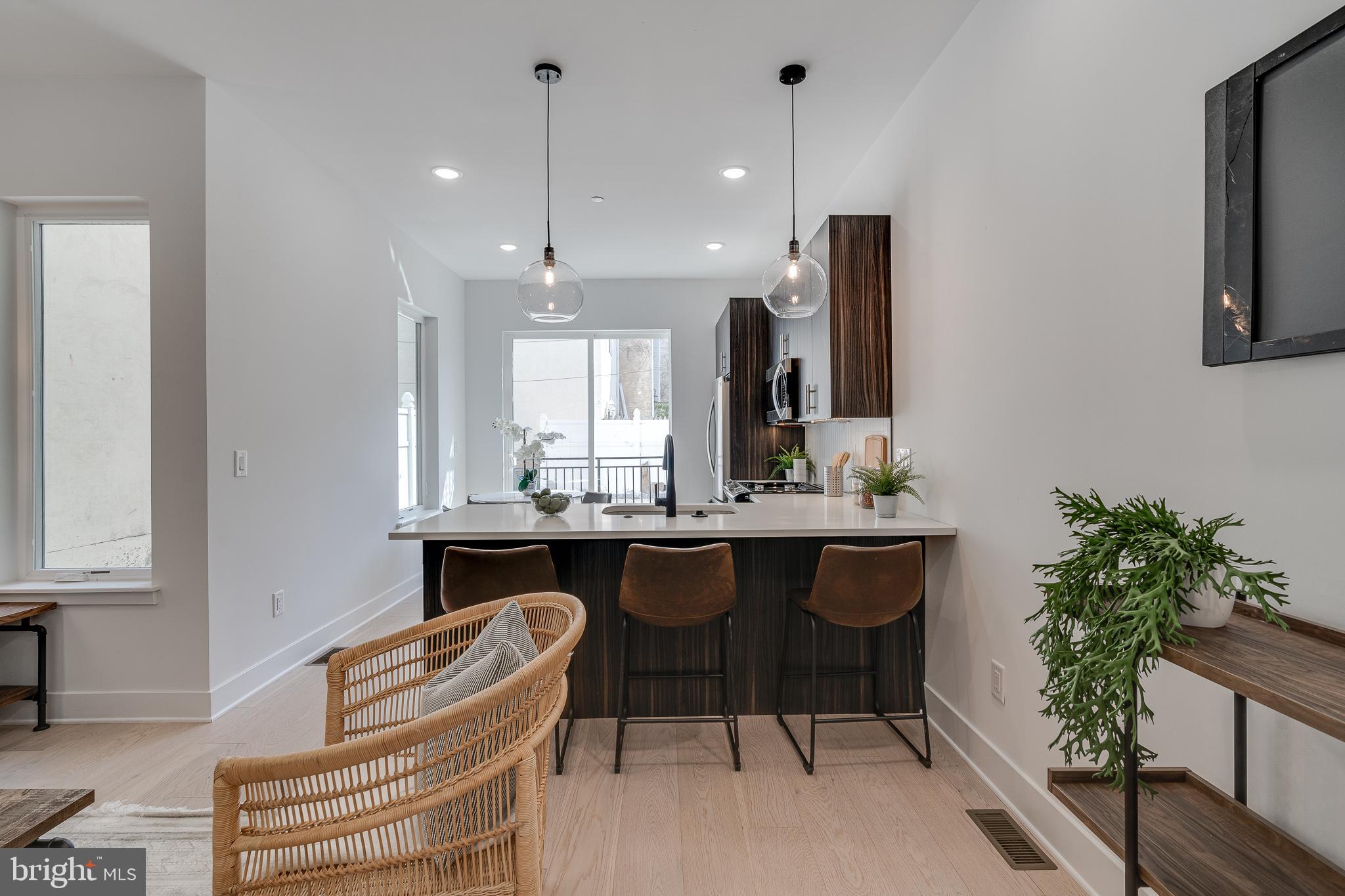 POINT BREEZE - Residential Income