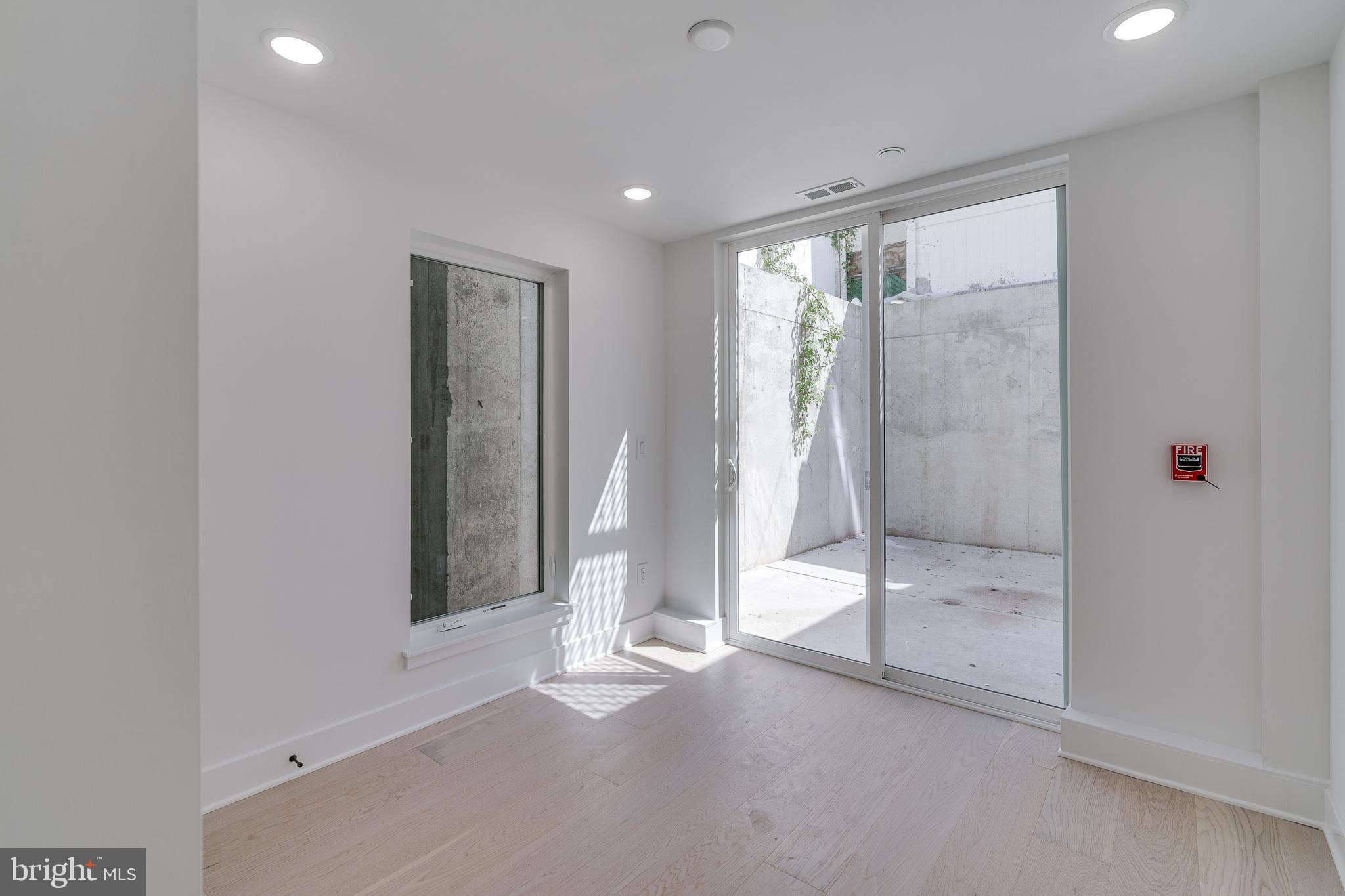 POINT BREEZE - Residential Income