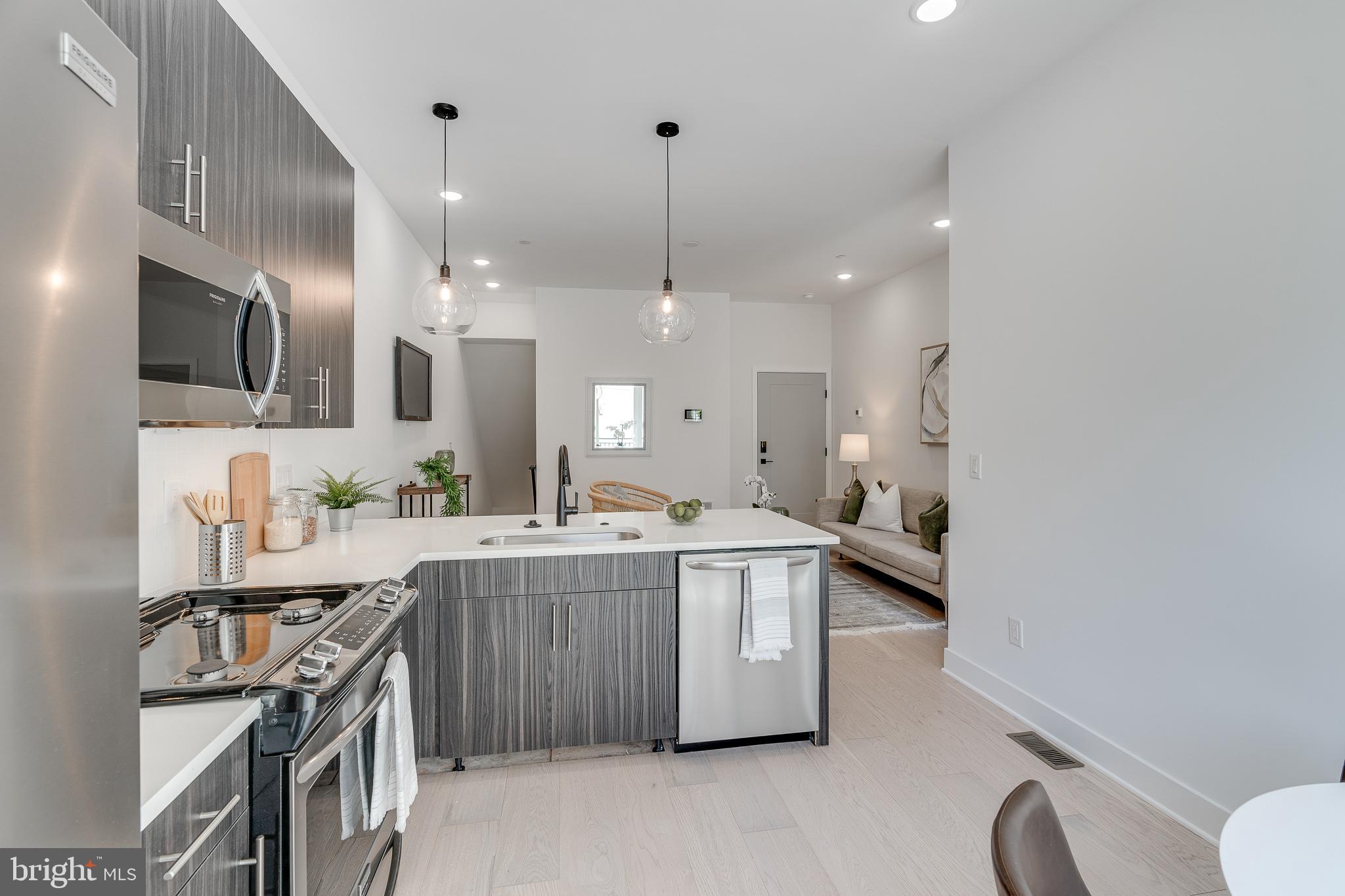 POINT BREEZE - Residential Income