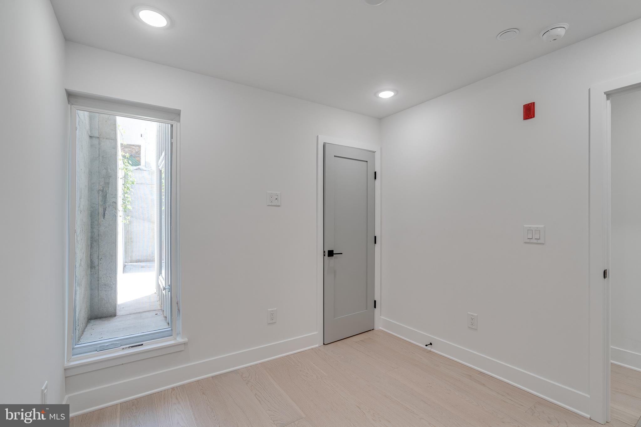 POINT BREEZE - Residential Income