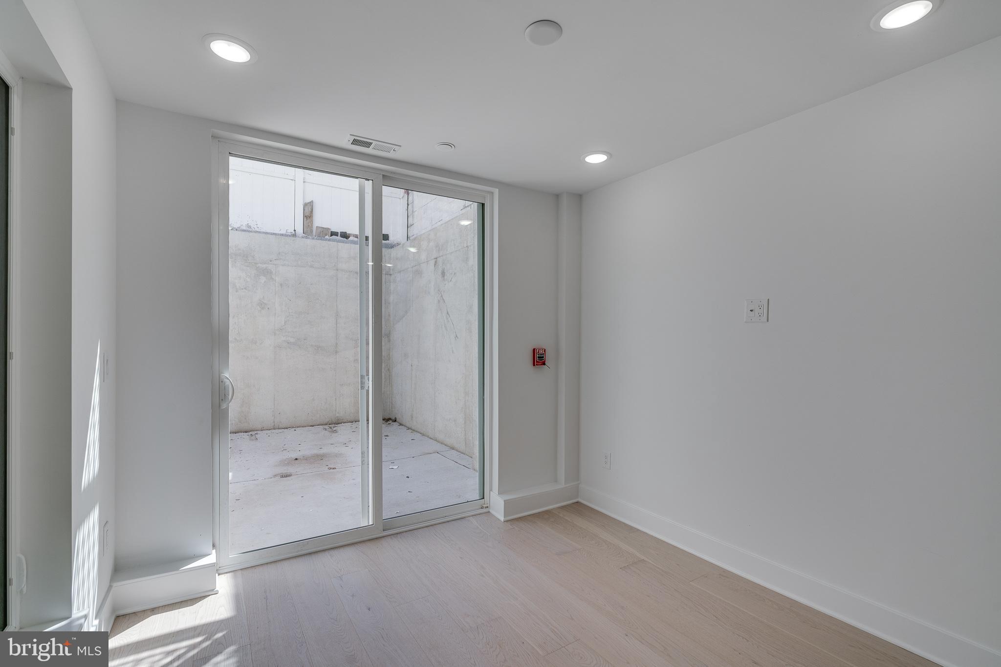 POINT BREEZE - Residential Income