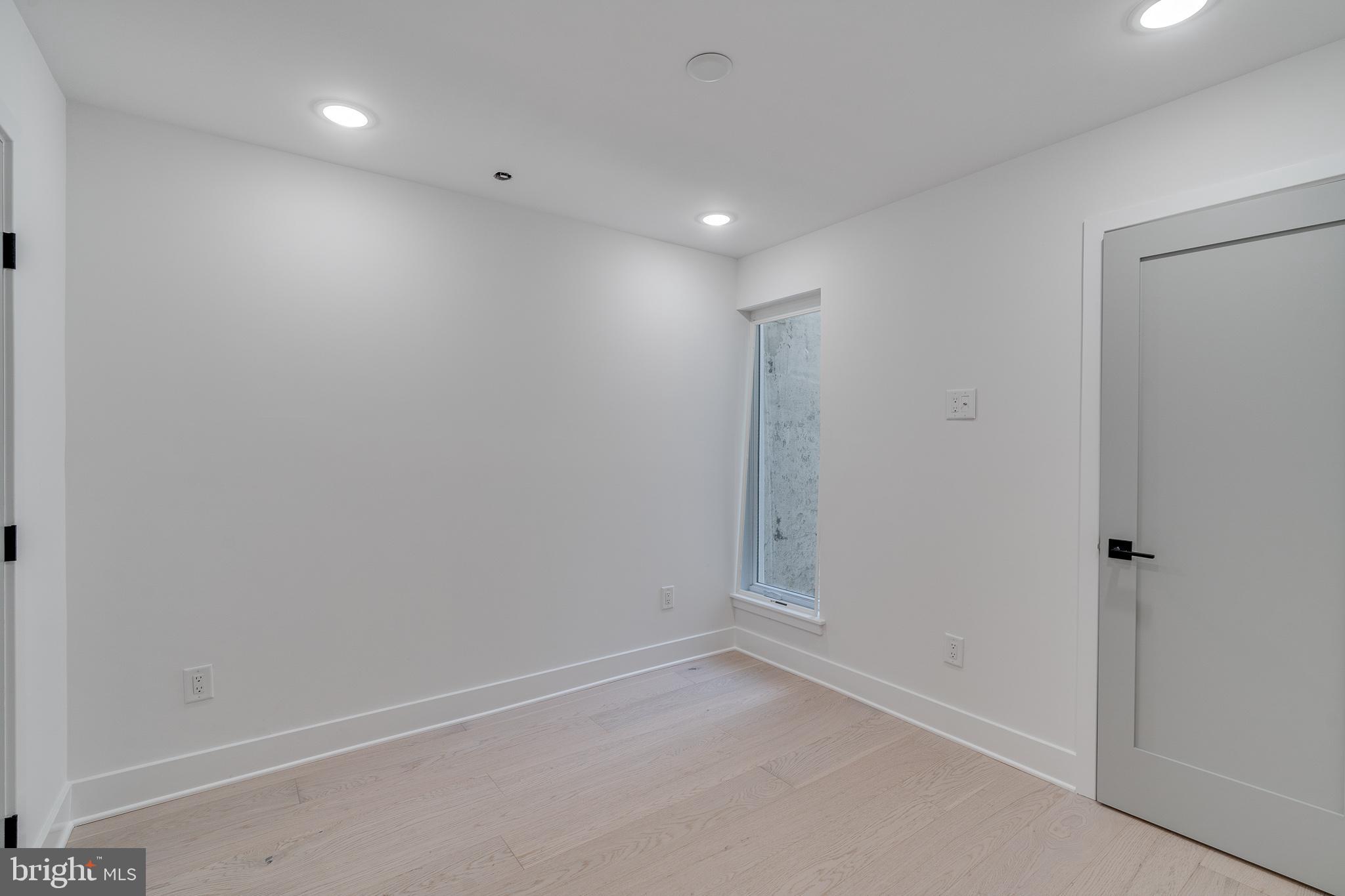 POINT BREEZE - Residential Income