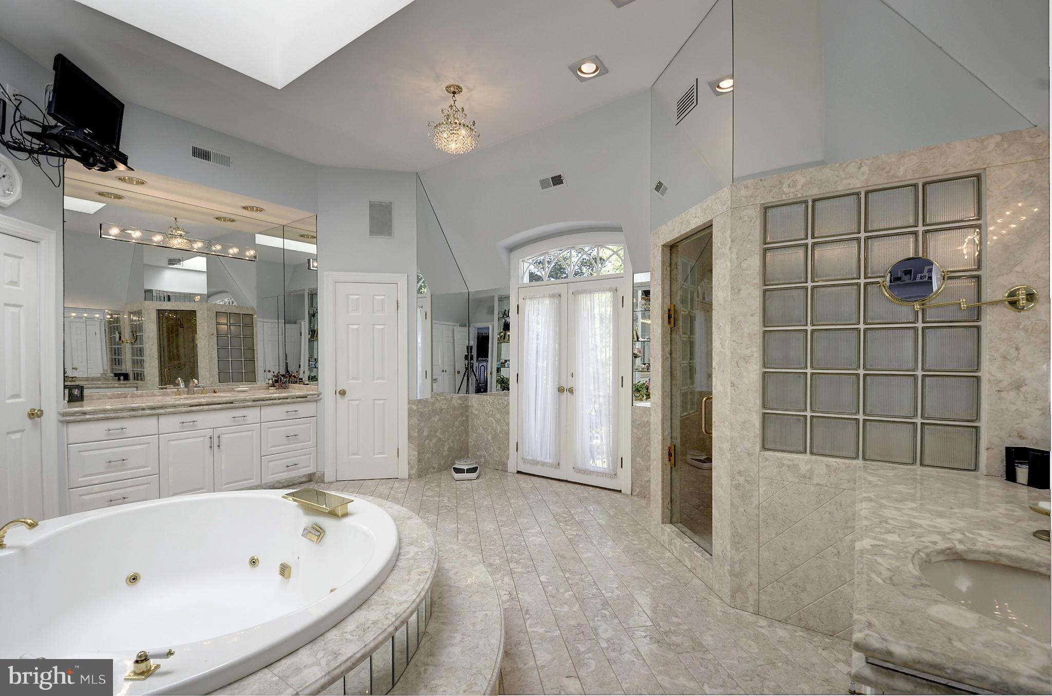 POTOMAC MANOR - Residential