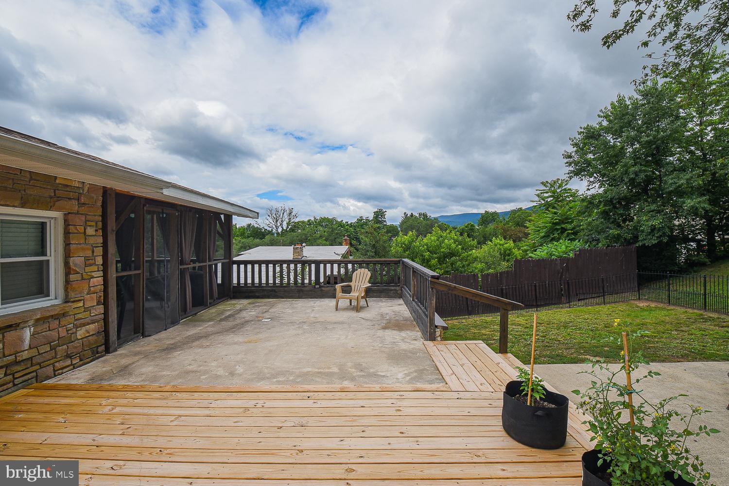 HAWTHORNE HEIGHTS - Residential