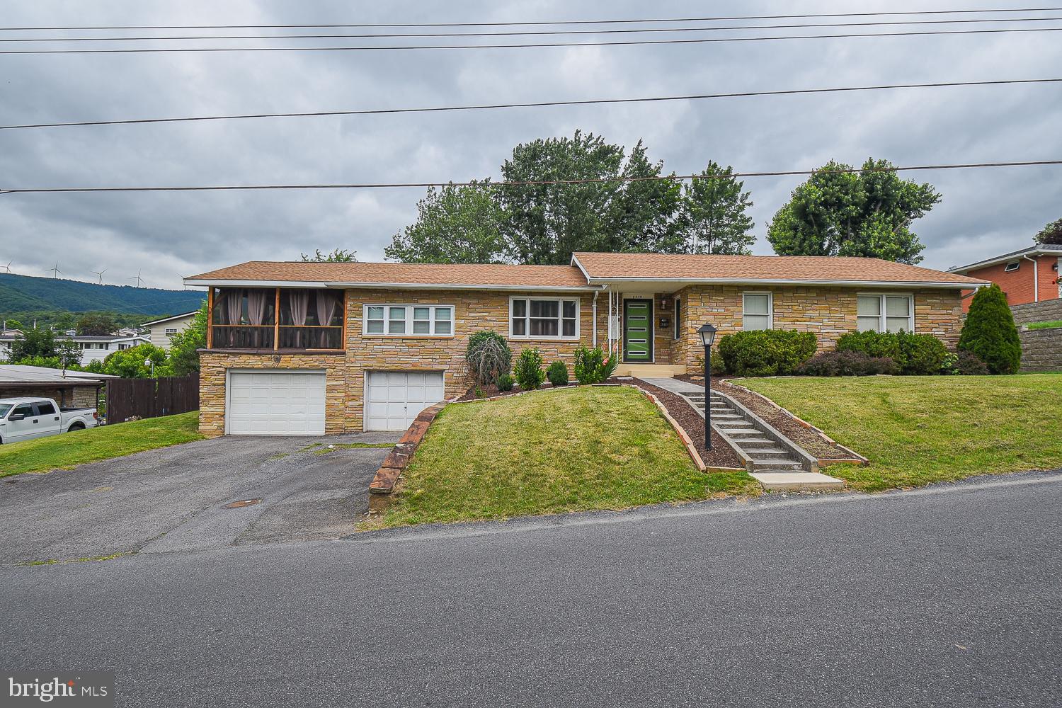 HAWTHORNE HEIGHTS - Residential