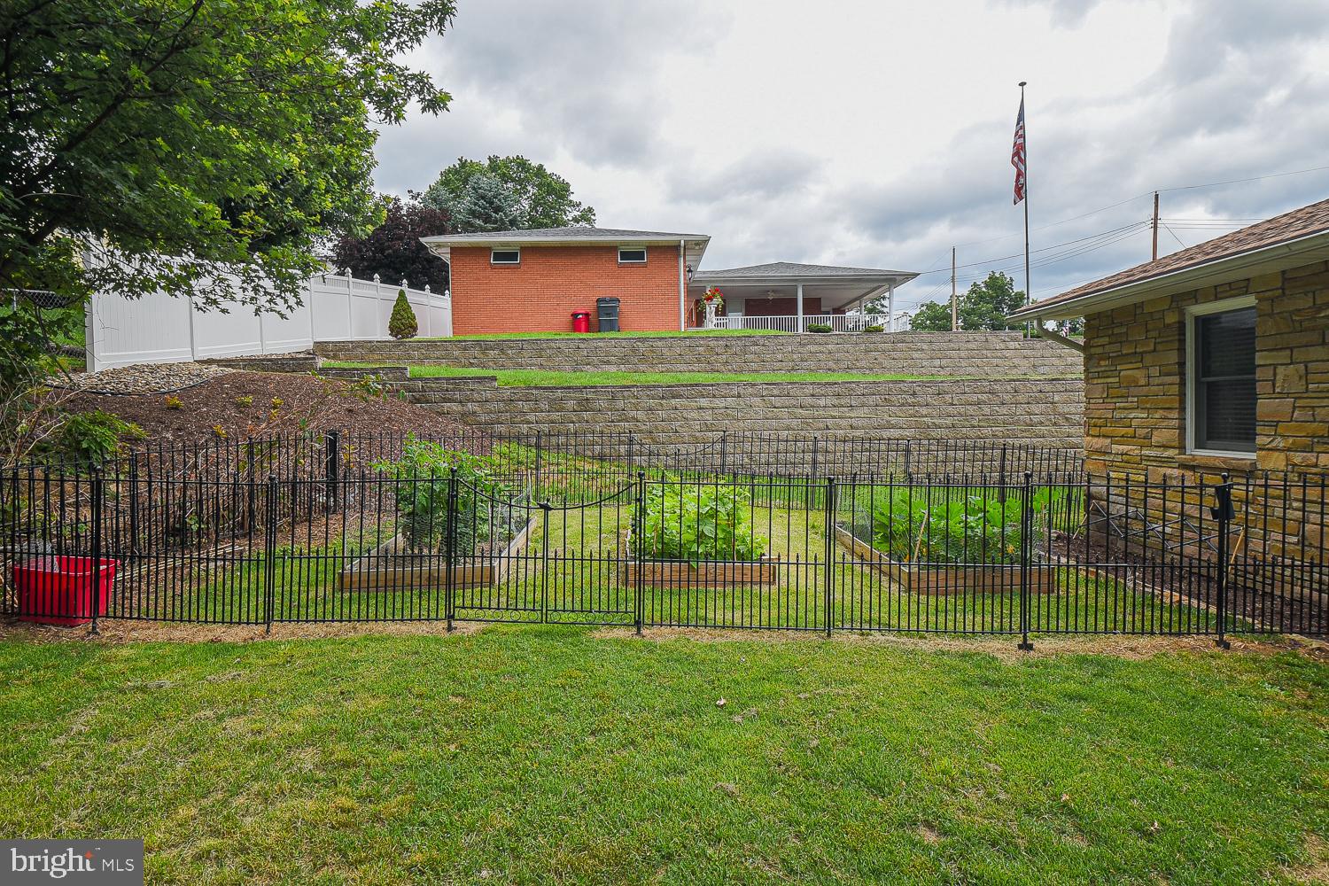 HAWTHORNE HEIGHTS - Residential