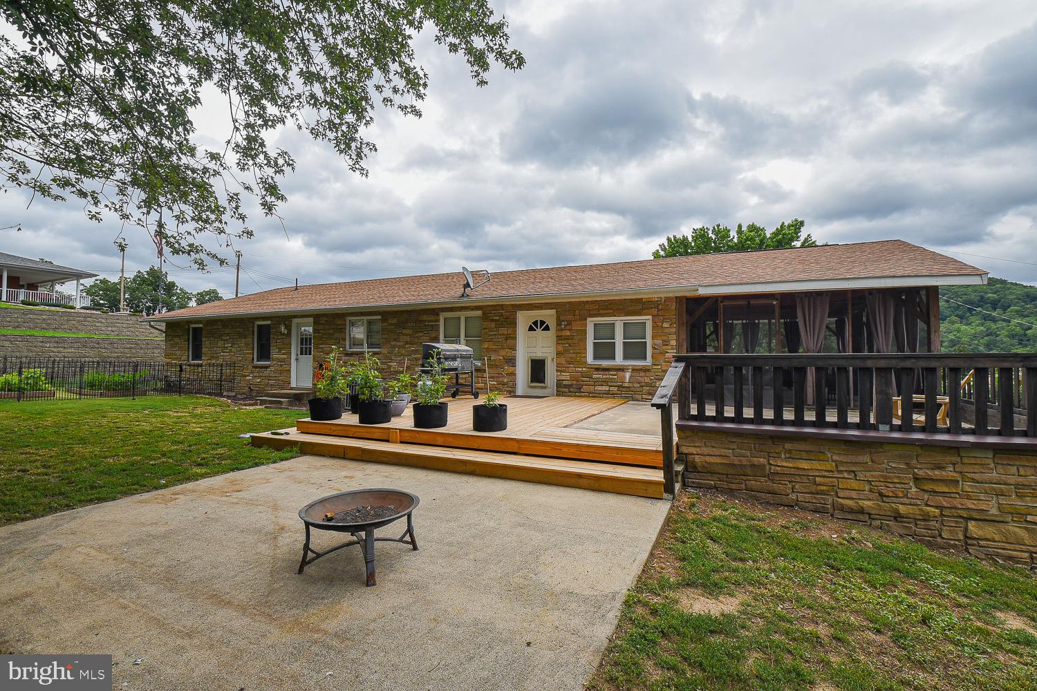 HAWTHORNE HEIGHTS - Residential