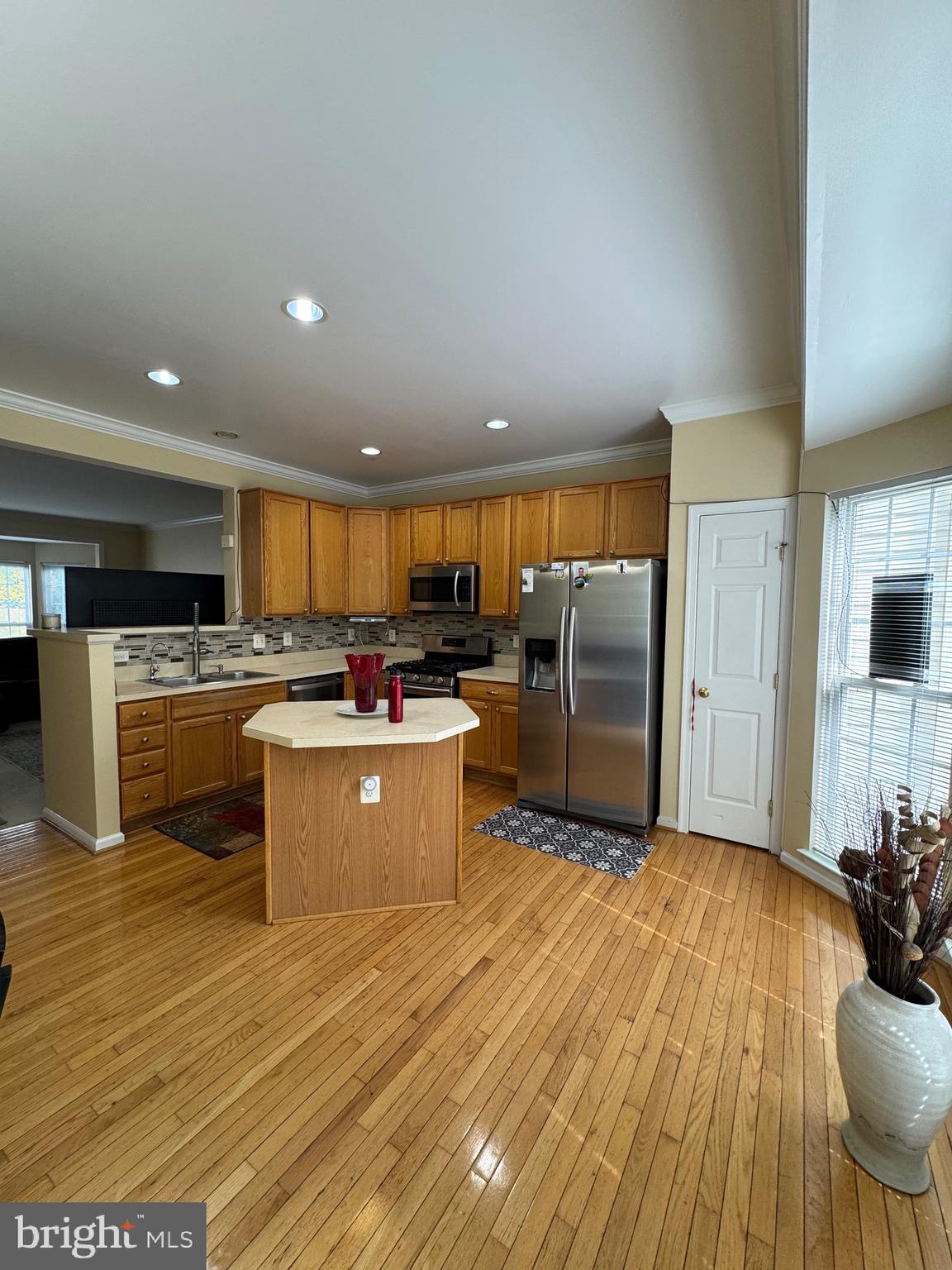 WOODBRIDGE COMMONS - Residential