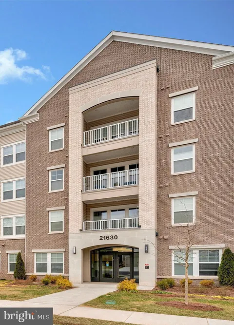 21630 Hawksbill High Circle Unit 302, Sterling, VA 20164 - MLS#: VALO2089720