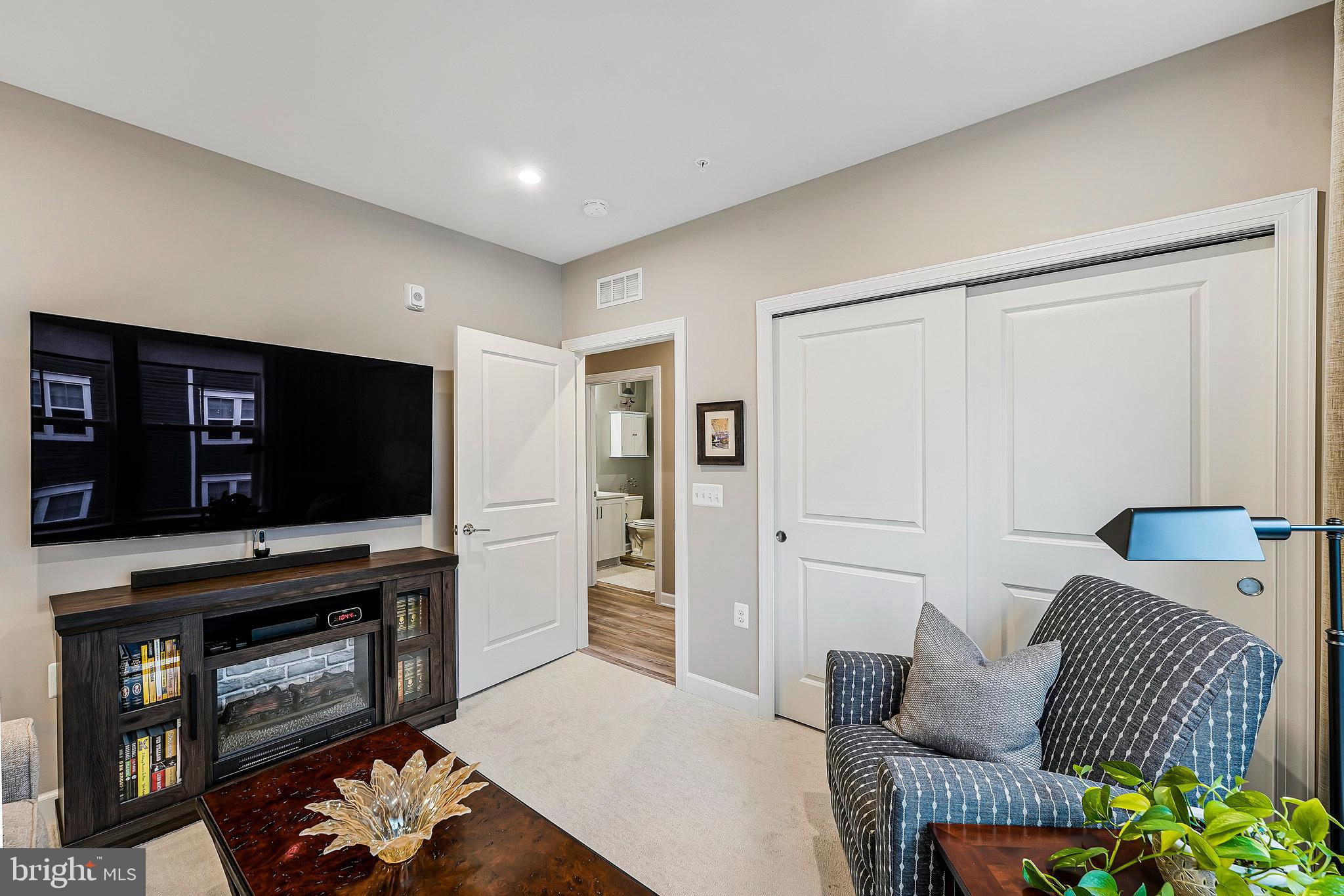 MONTEBELLO - Residential