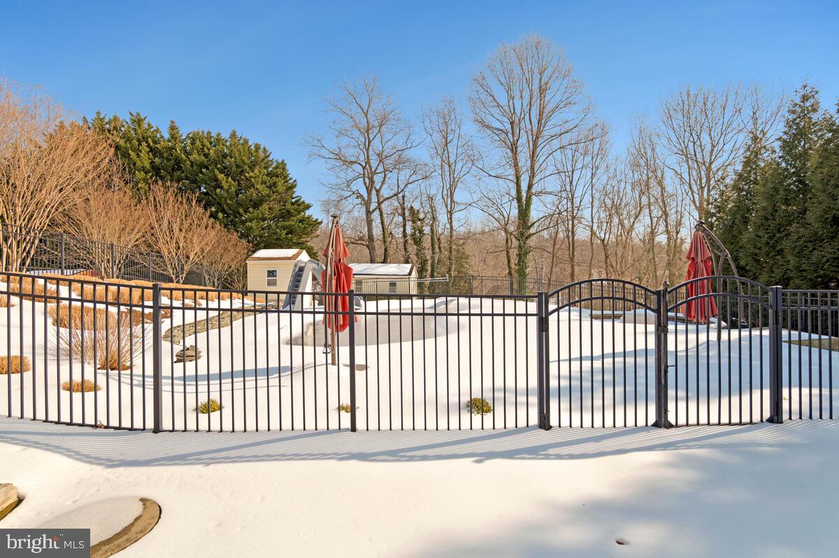 THE HIGHLANDS - Residential