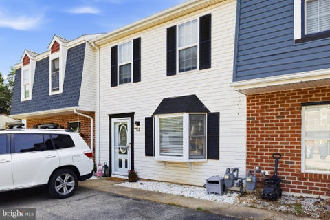 Townhouse For Sale - 62 Kings Way<br/> STEWARTSTOWN, PA 17363