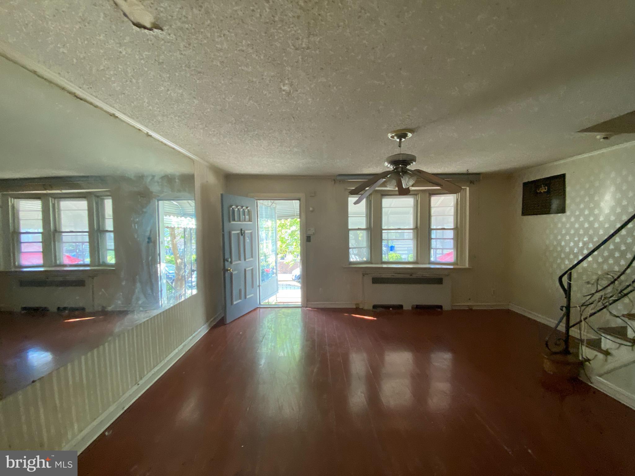 LAWNCREST - Residential