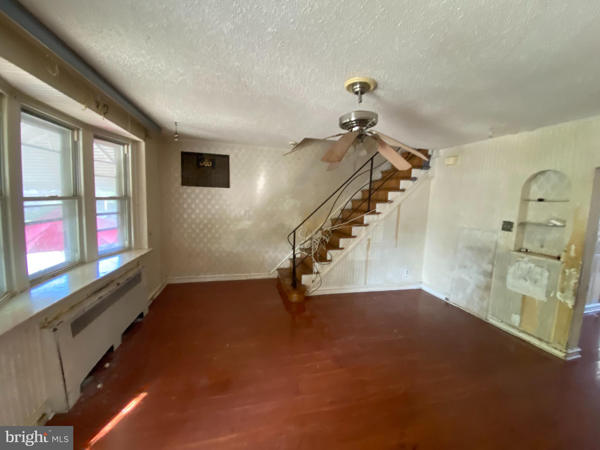 LAWNCREST - Residential