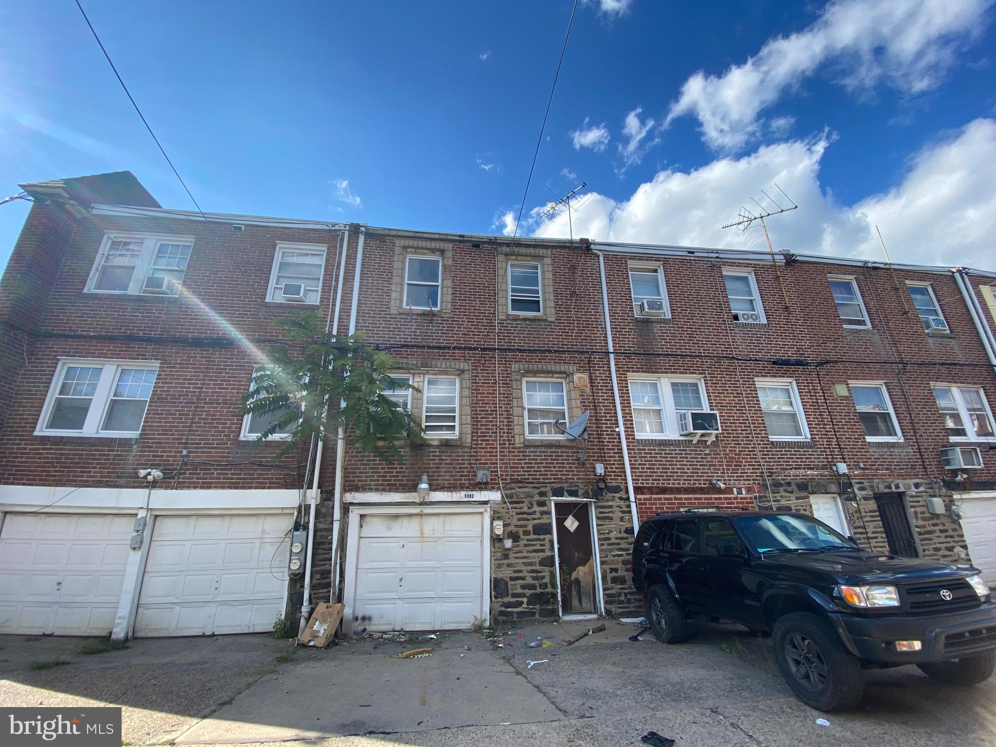 LAWNCREST - Residential