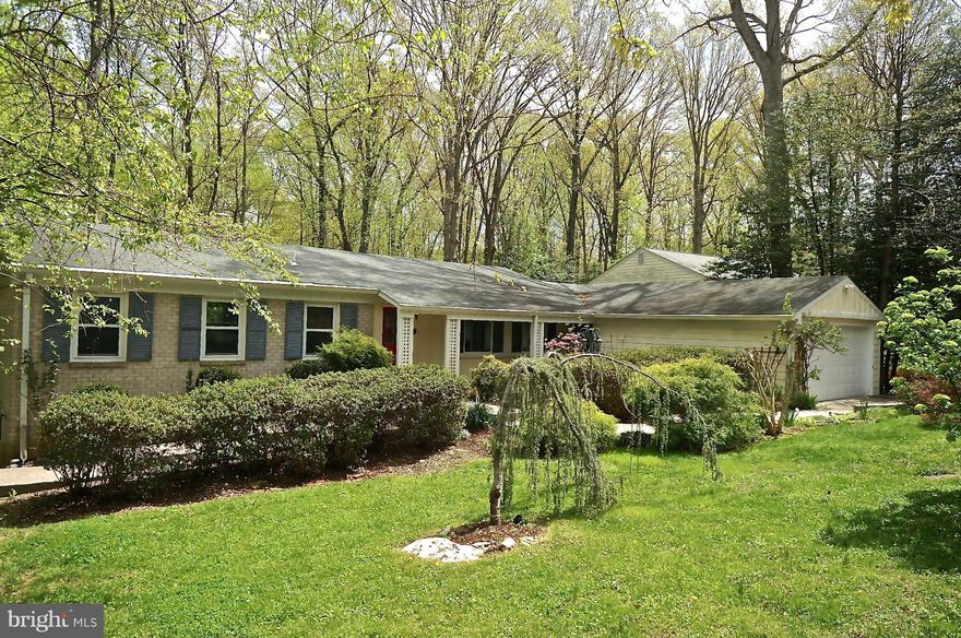 UPDATED, BRIGHT AND ATTRACTIVE HOME IN GREAT RESTON LOCATION* OVER 2700SQ FT ON 2 LVLS* 2 BRS ON EACH LVL* MASTER BR ON MAIN* 2 CAR GARAGE* GREAT DECK SPACE* AUPAIR SUIT W/SEPARATE ENTRANCE* QUIET AND PRIVATE CULDESAC LOCATION* BACKS TO RESTON TRAILS* AVAILABLE MARCH 1 WITH 1-YEAR MIN EXTENDABLE LEASE.