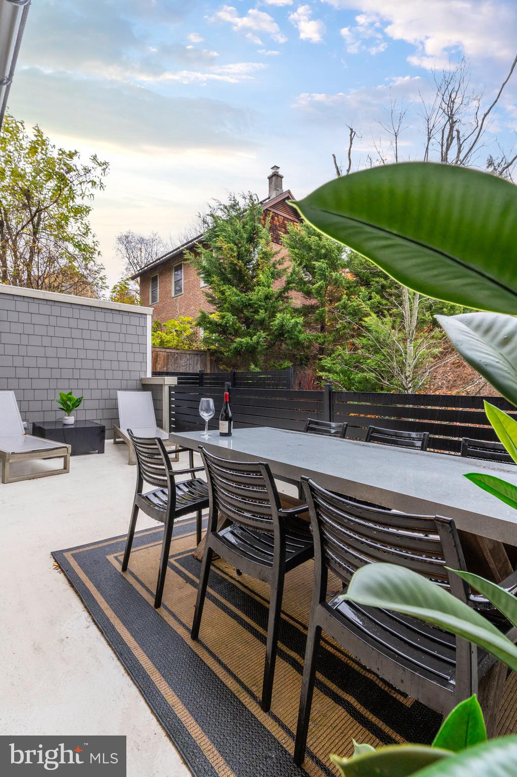CHESTNUT HILL - Residential