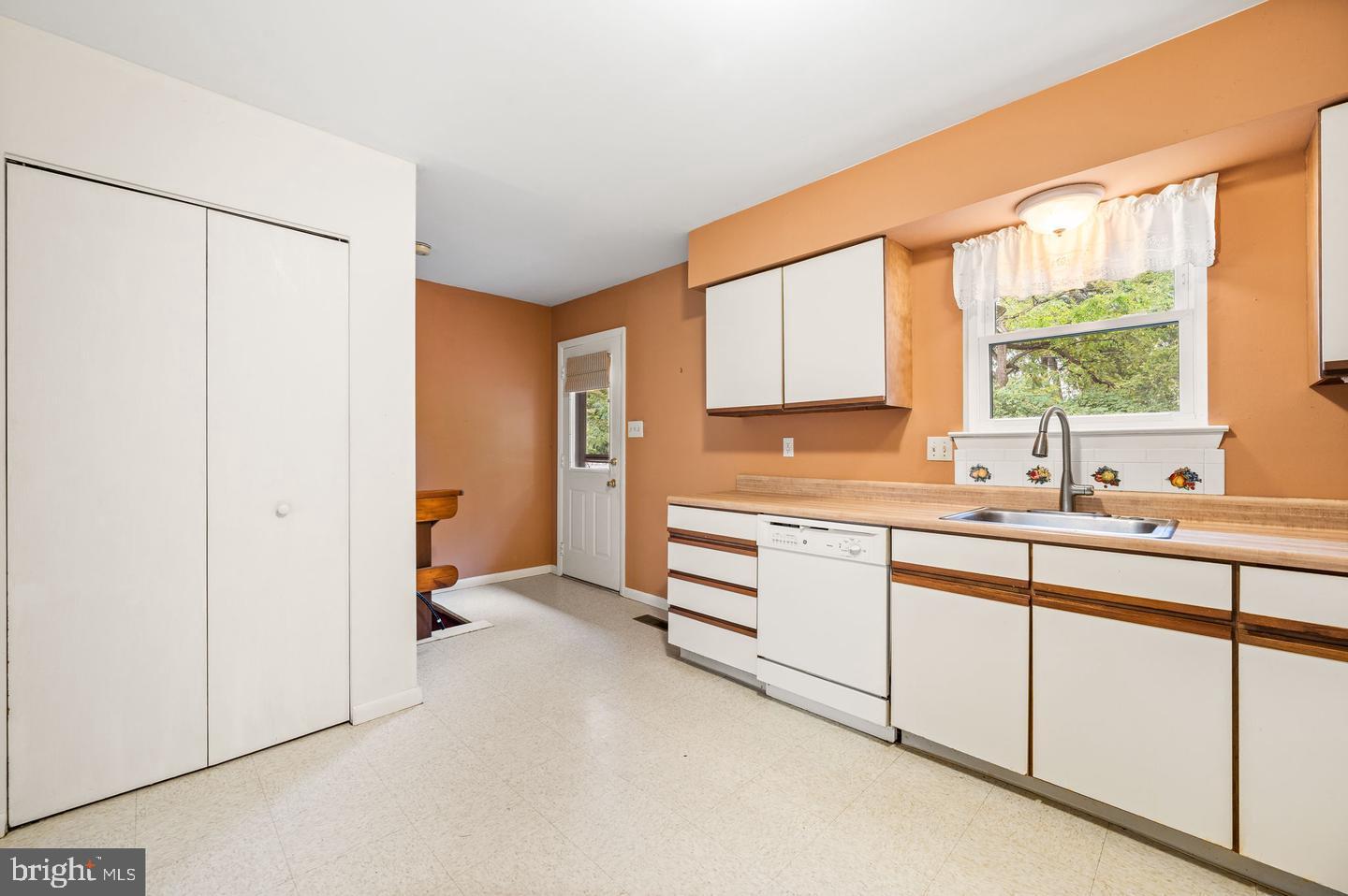 SEVEN SPRINGS - Residential Lease