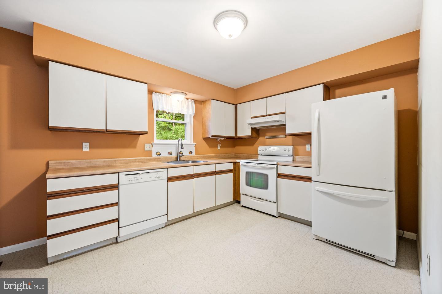 SEVEN SPRINGS - Residential Lease