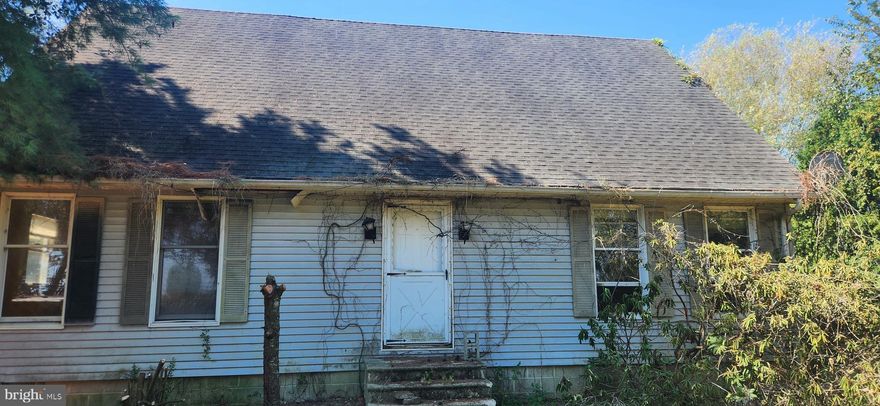 This property consist of approx. 20.52 AC. Mostly  tillable. Lots of privately  The home is an older Nanticoke Cape Cod style sold in AS IS Condition.
This home is a three bedroom , two bath in need a  a  little TLC.  Also has a Detached Garage/ Workshop