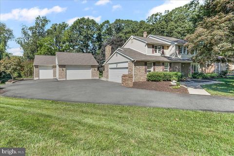 Photo of 230 Tree Top Lane, HOCKESSIN, DE 19707 (MLS # DENC2088186)