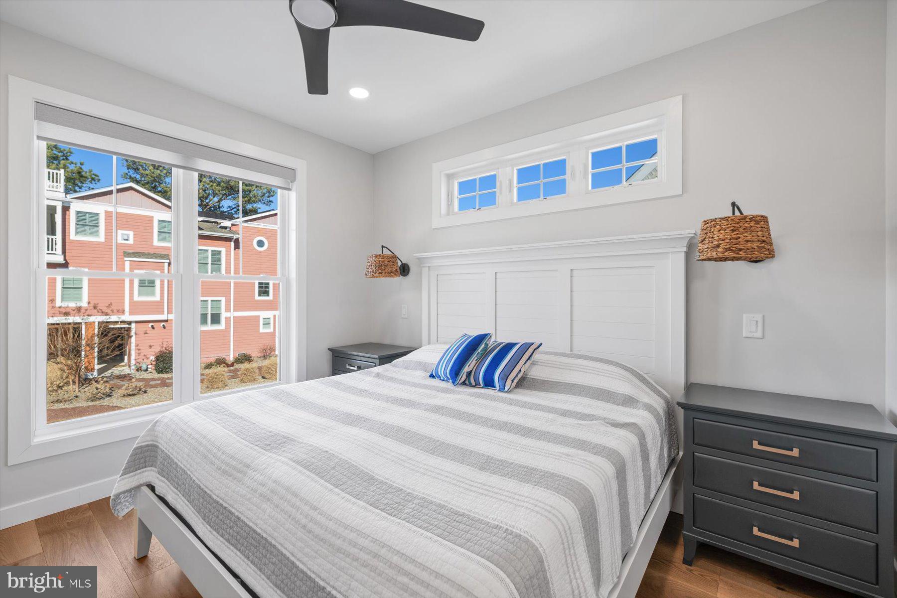 SANDPIPER CANAL - Residential