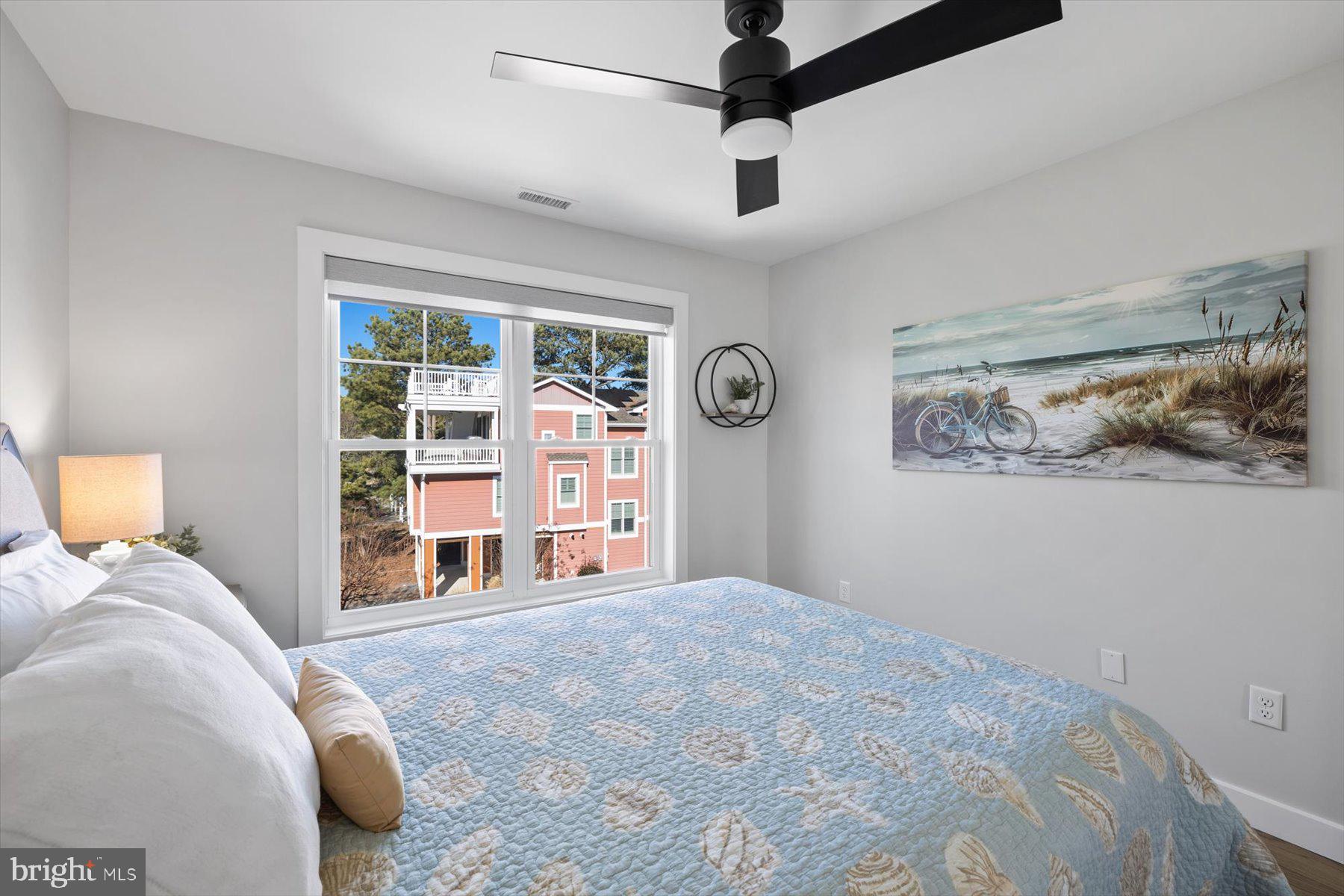 SANDPIPER CANAL - Residential