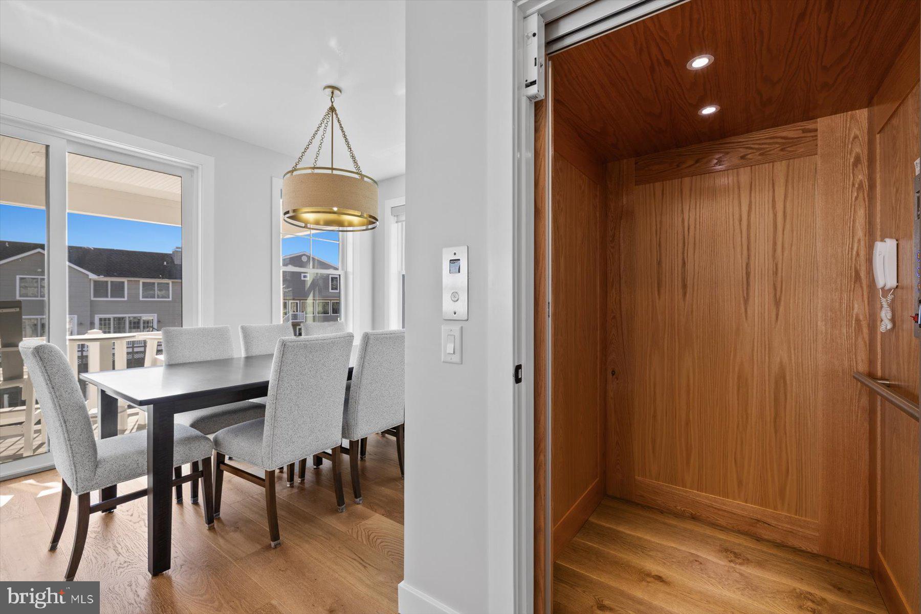 SANDPIPER CANAL - Residential