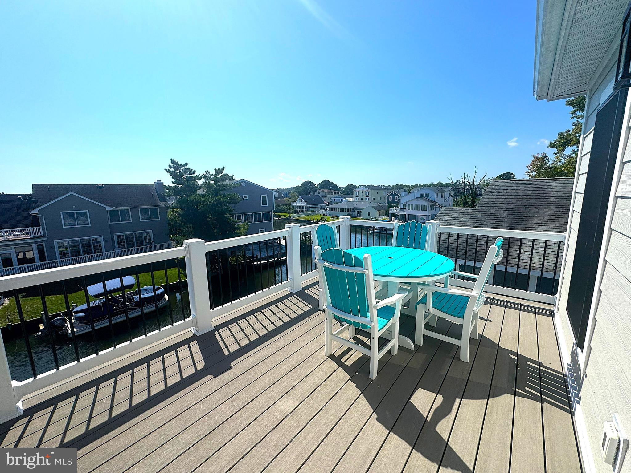 SANDPIPER CANAL - Residential