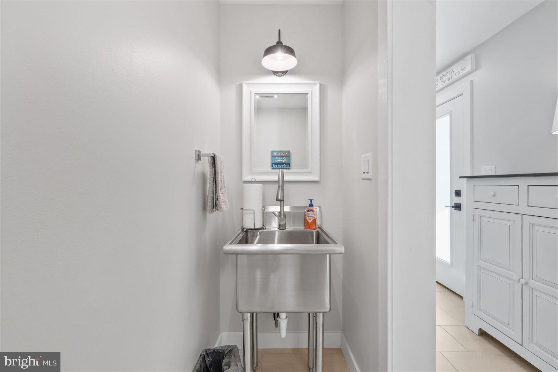 SANDPIPER CANAL - Residential