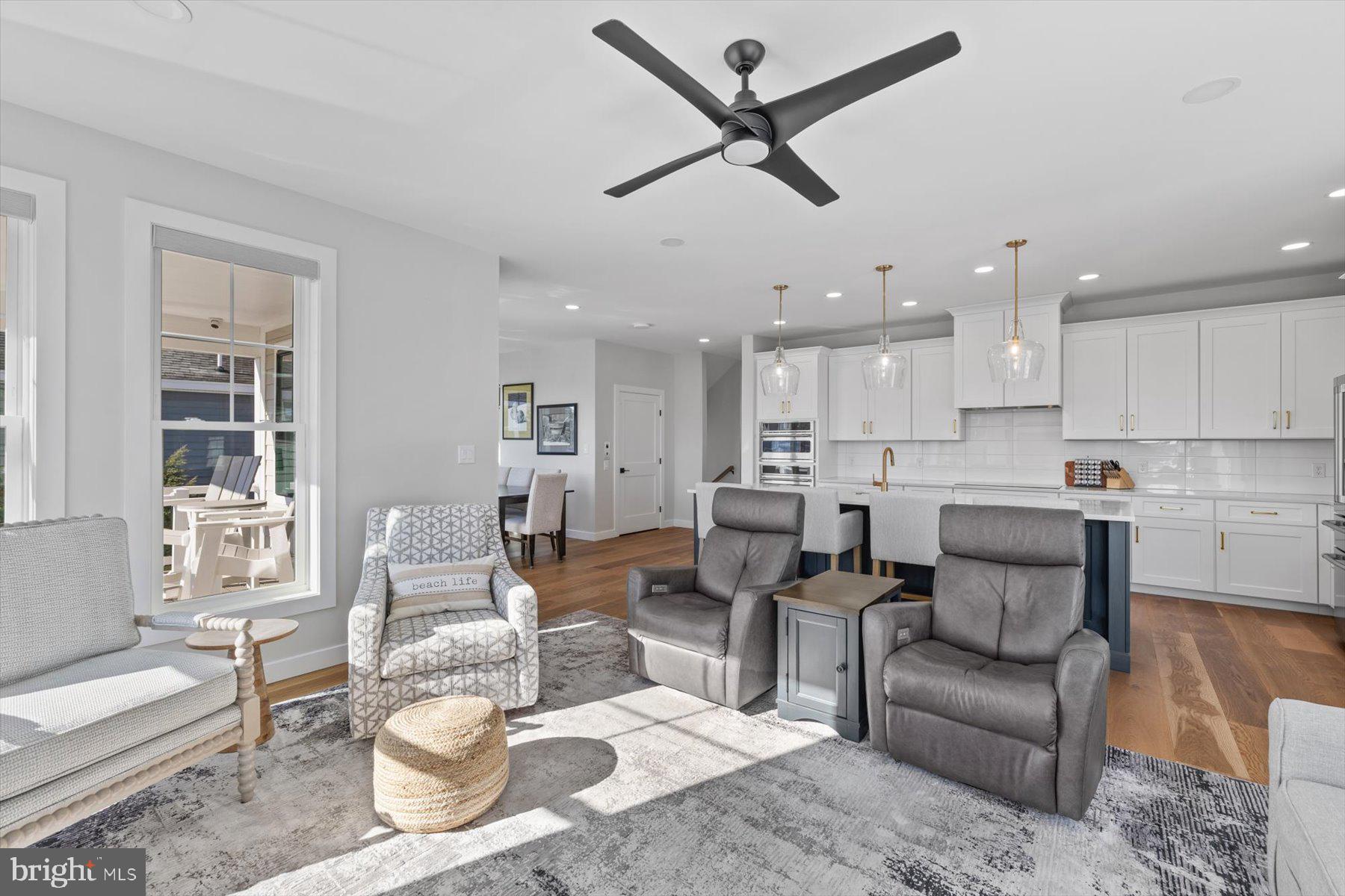 SANDPIPER CANAL - Residential