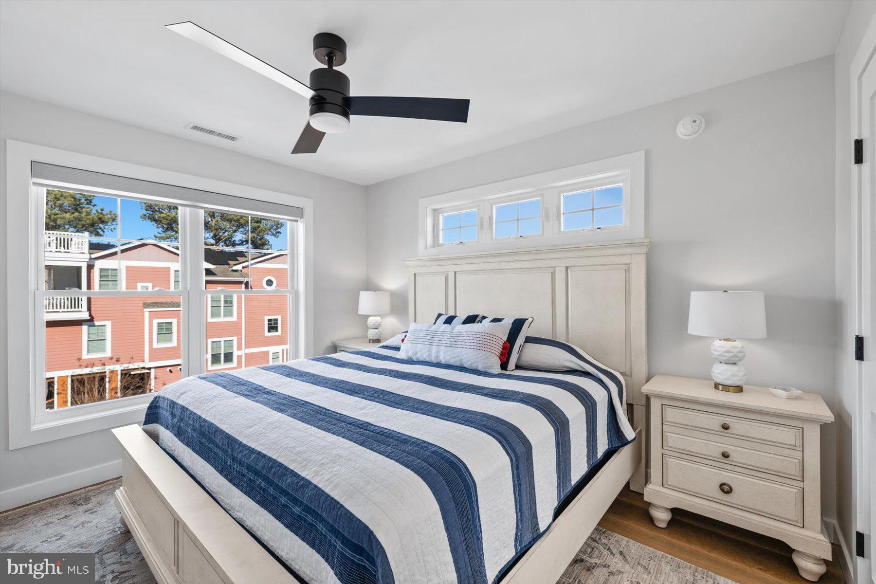 SANDPIPER CANAL - Residential