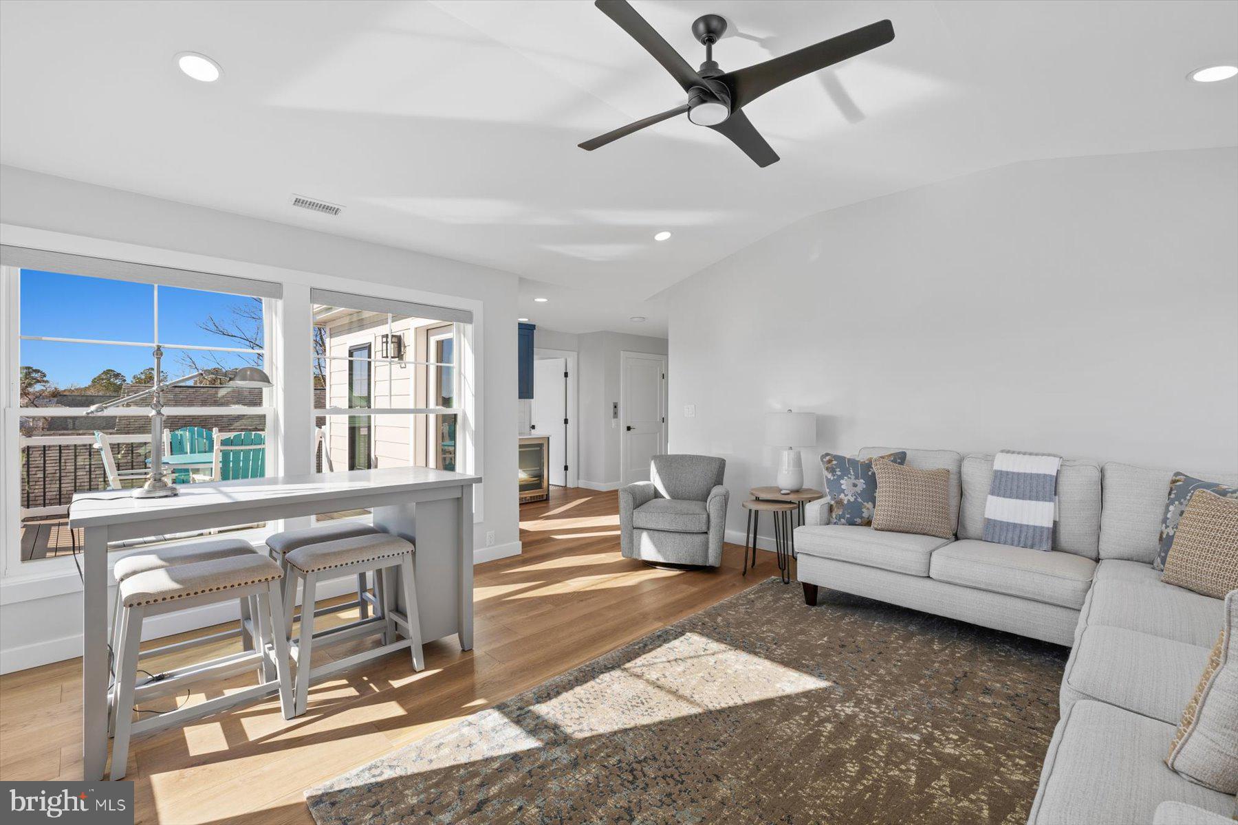 SANDPIPER CANAL - Residential