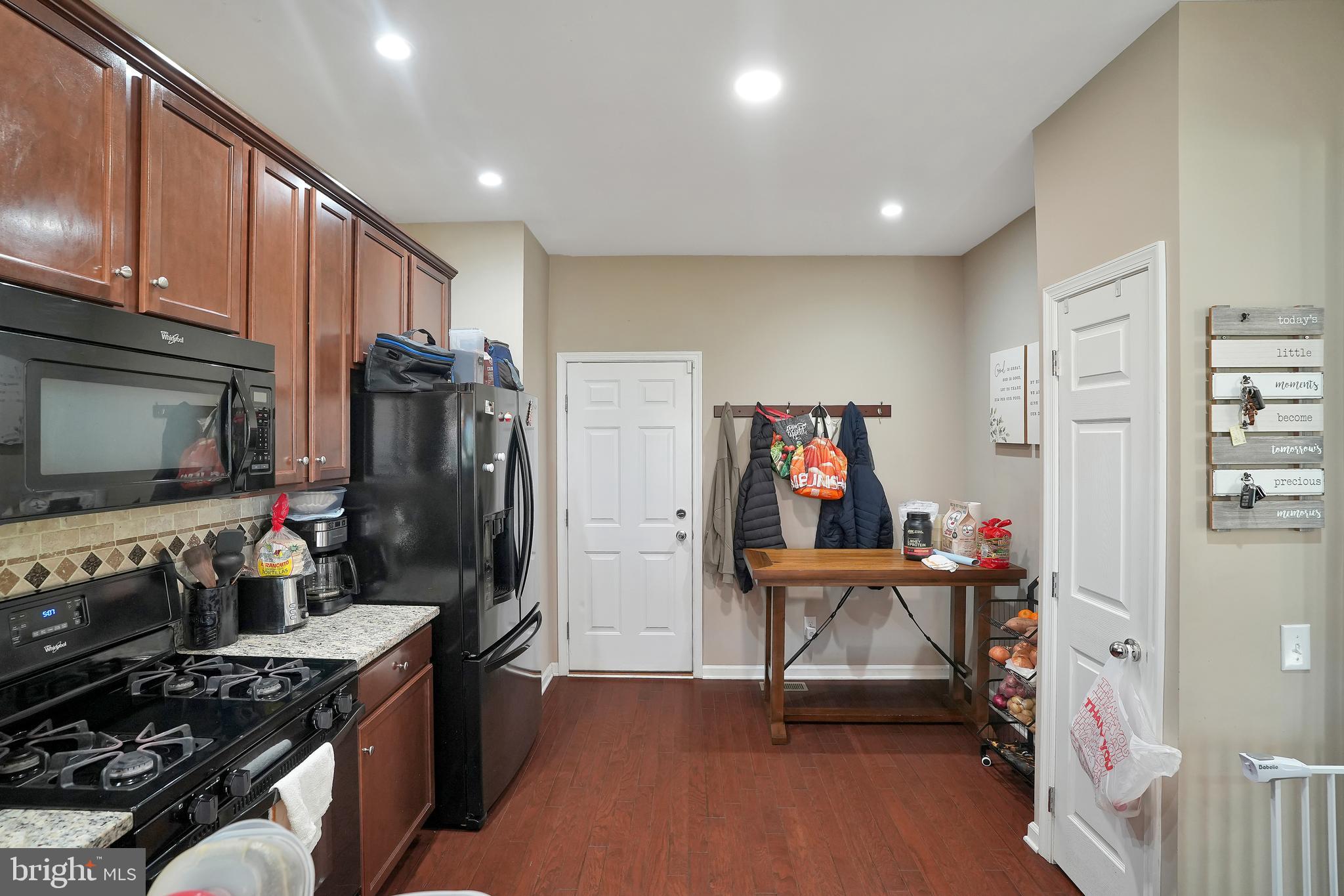 APPLECROSS - Residential Lease