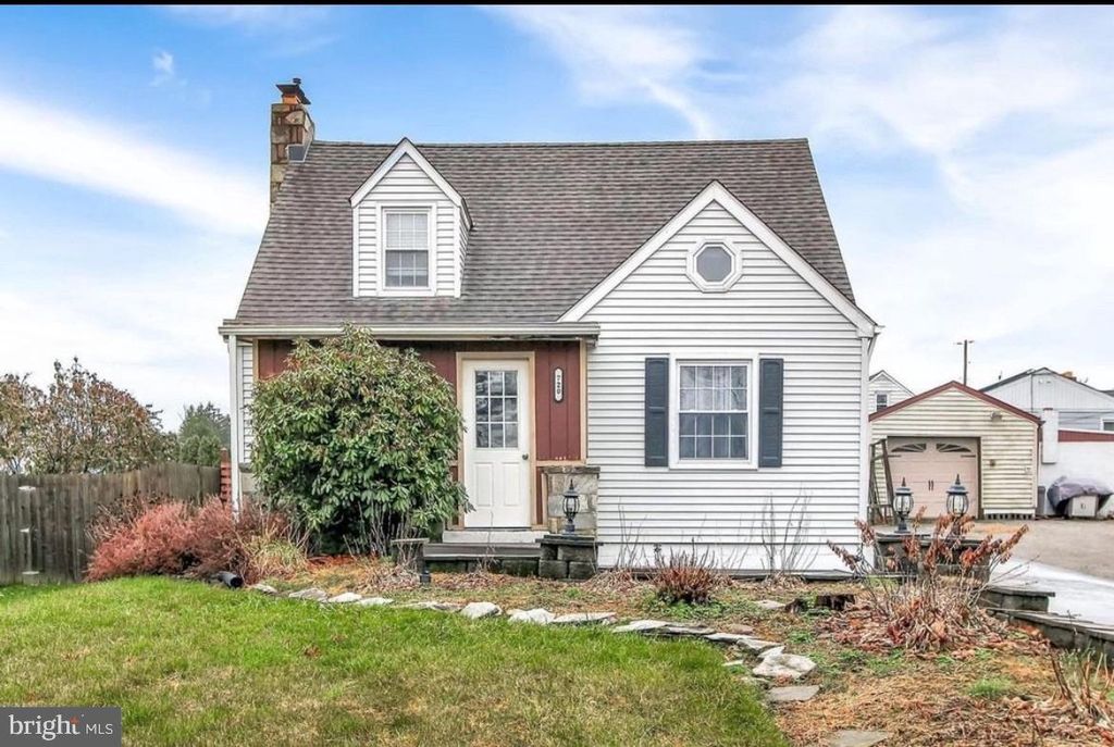 Photo of 720 Skyline Drive, YORK, PA 17406 (MLS # PAYK2092518)