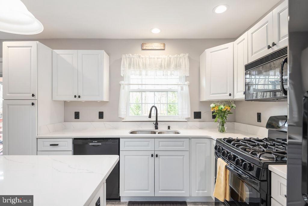 STAFFORD LAKES VILLAGE - Residential