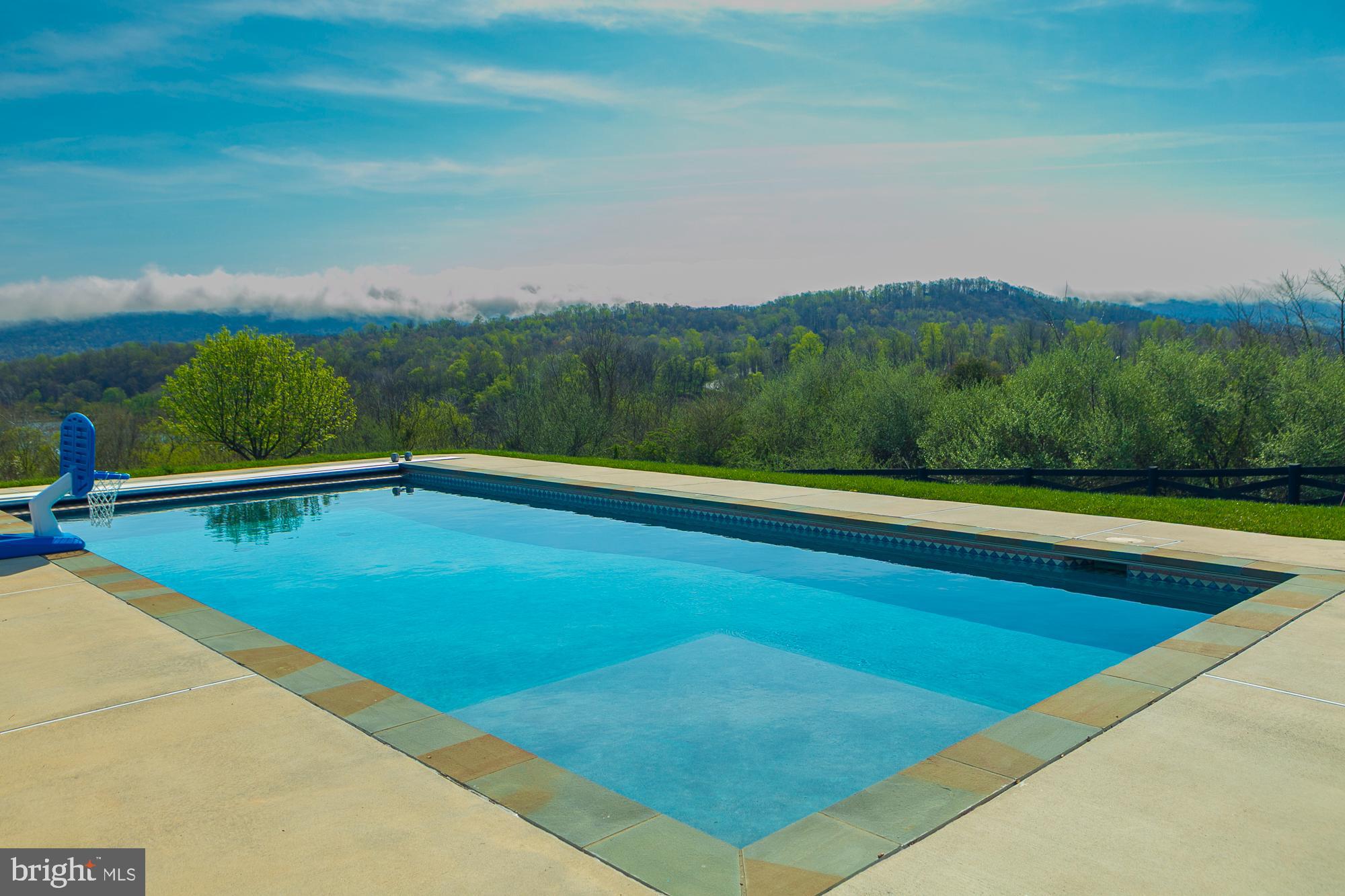 FALCON RIDGE - Residential