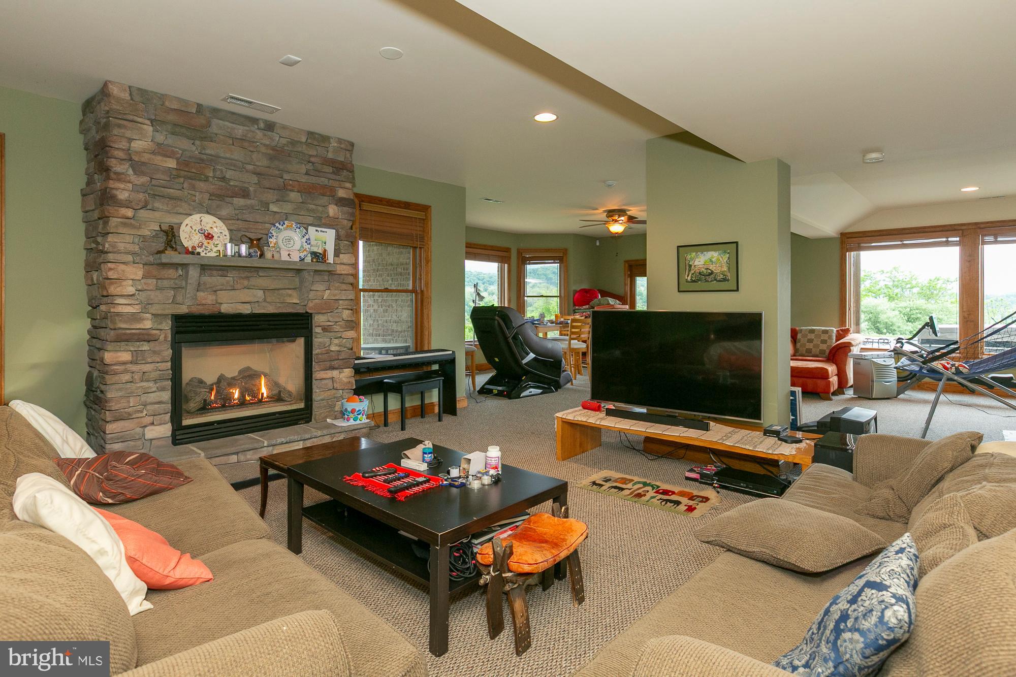 FALCON RIDGE - Residential