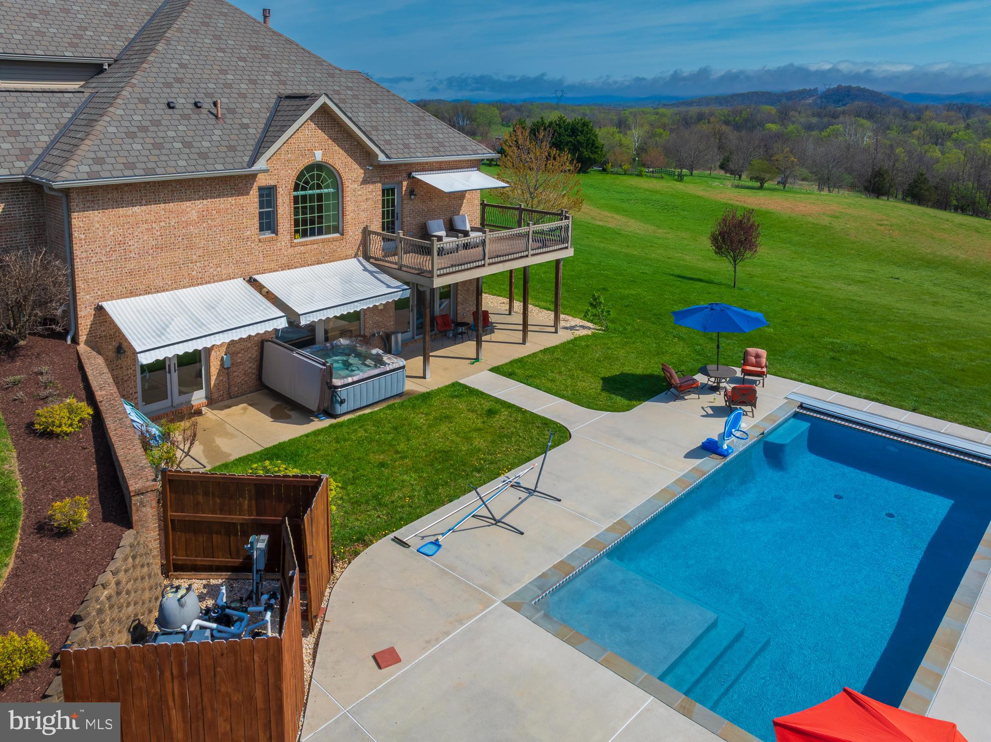 FALCON RIDGE - Residential