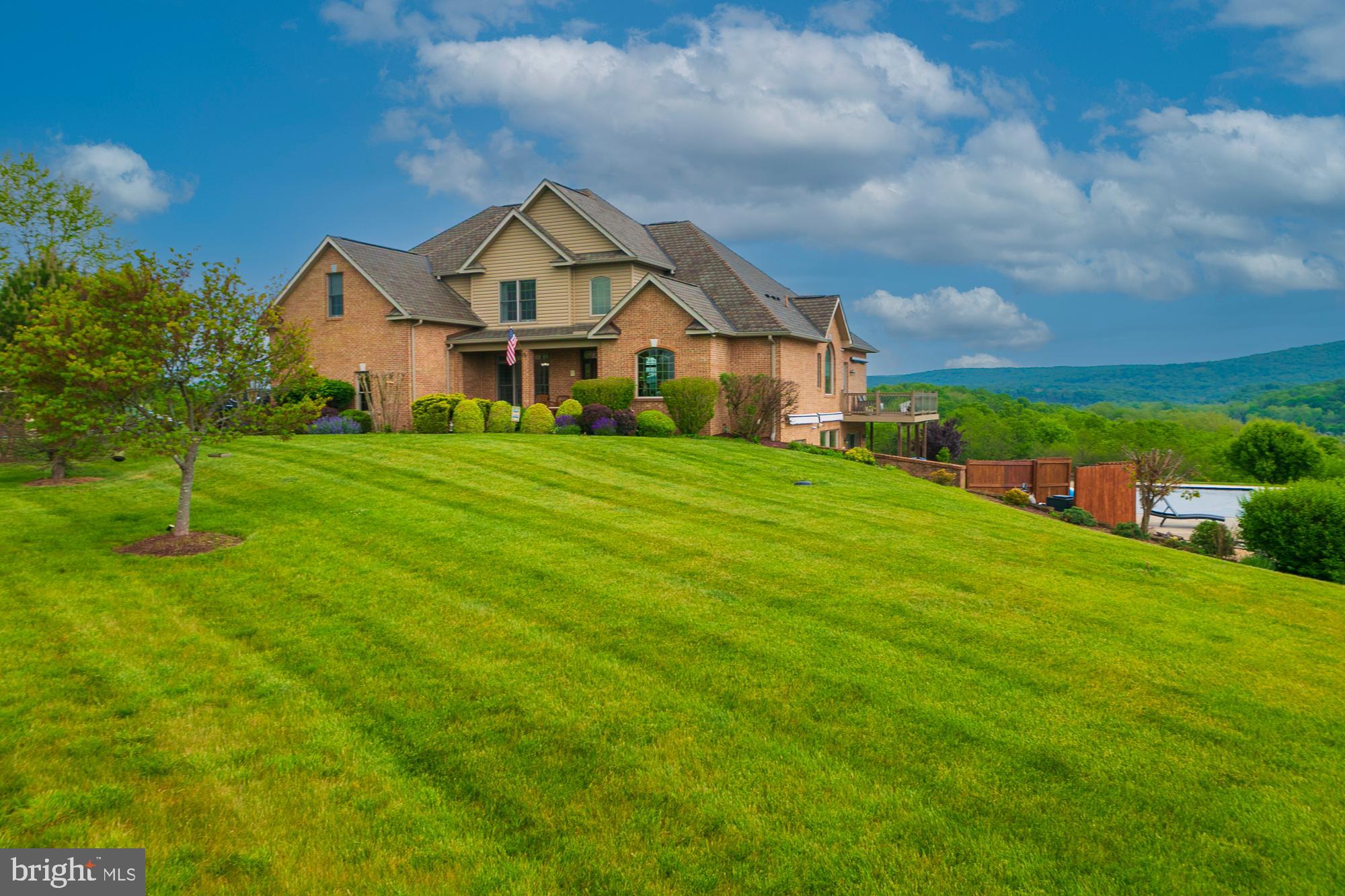 FALCON RIDGE - Residential