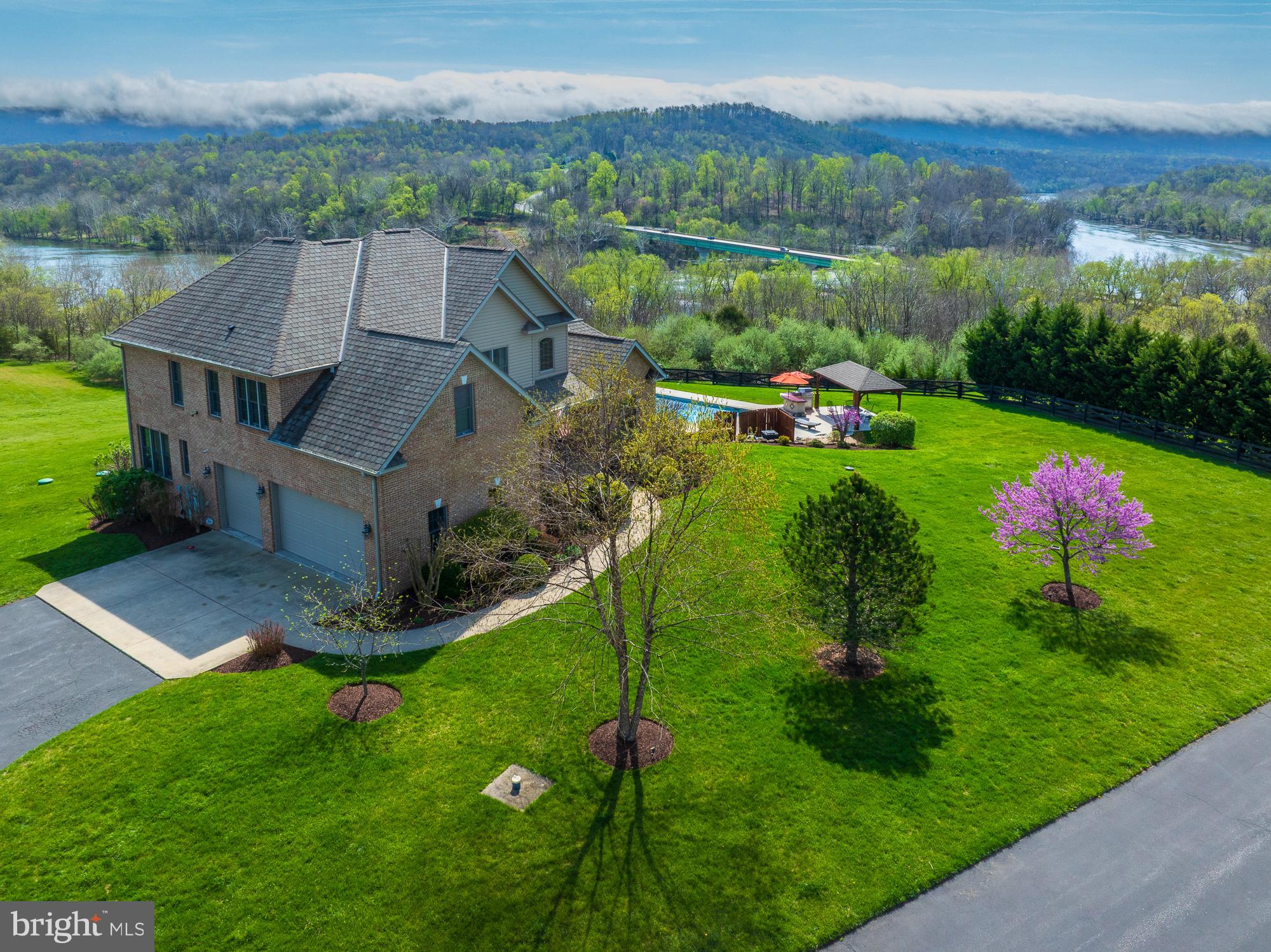 FALCON RIDGE - Residential