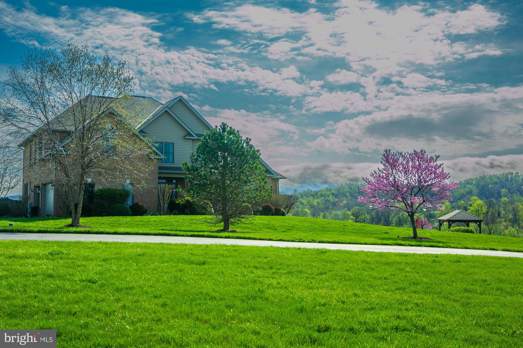 FALCON RIDGE - Residential