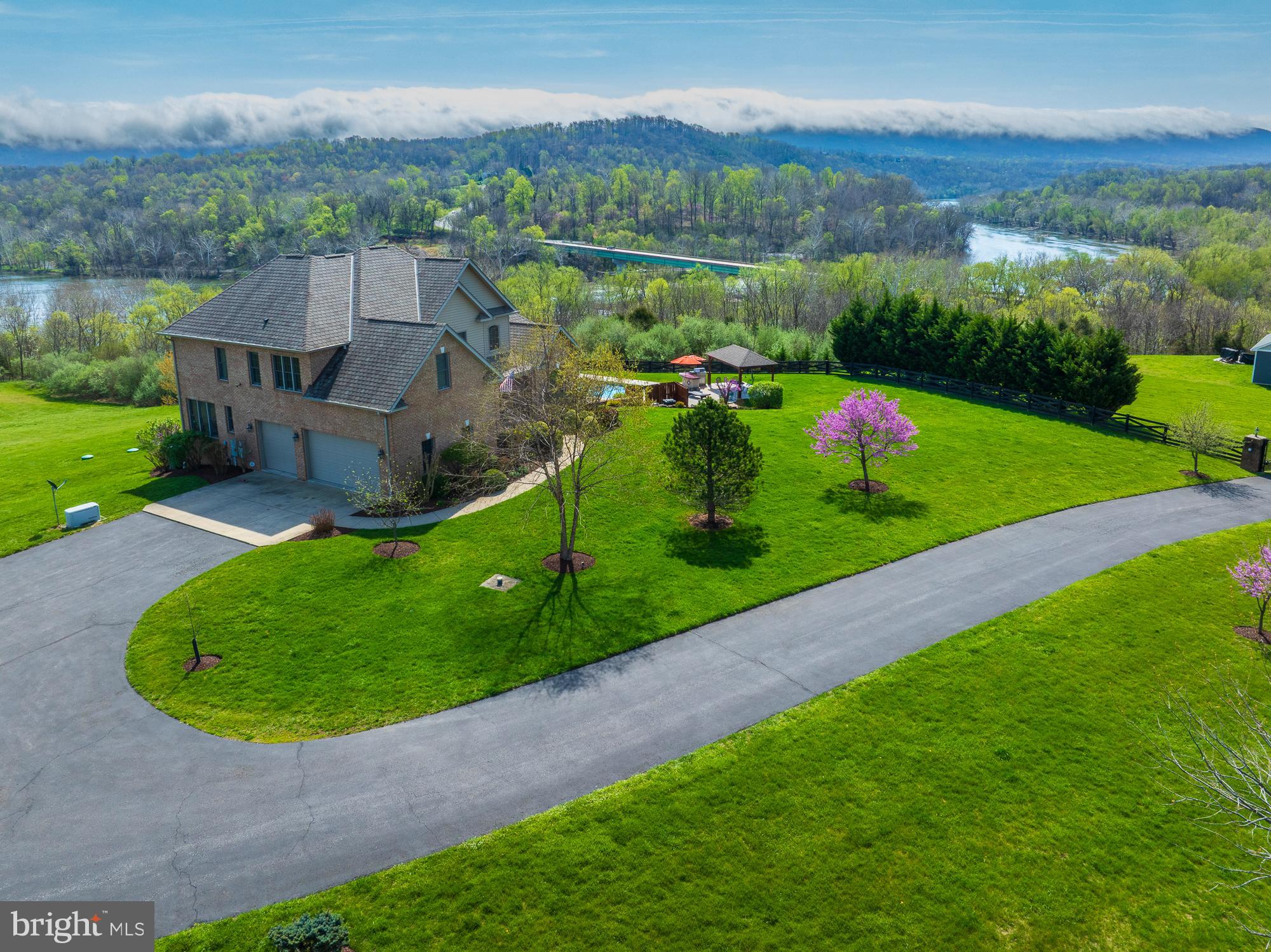 FALCON RIDGE - Residential