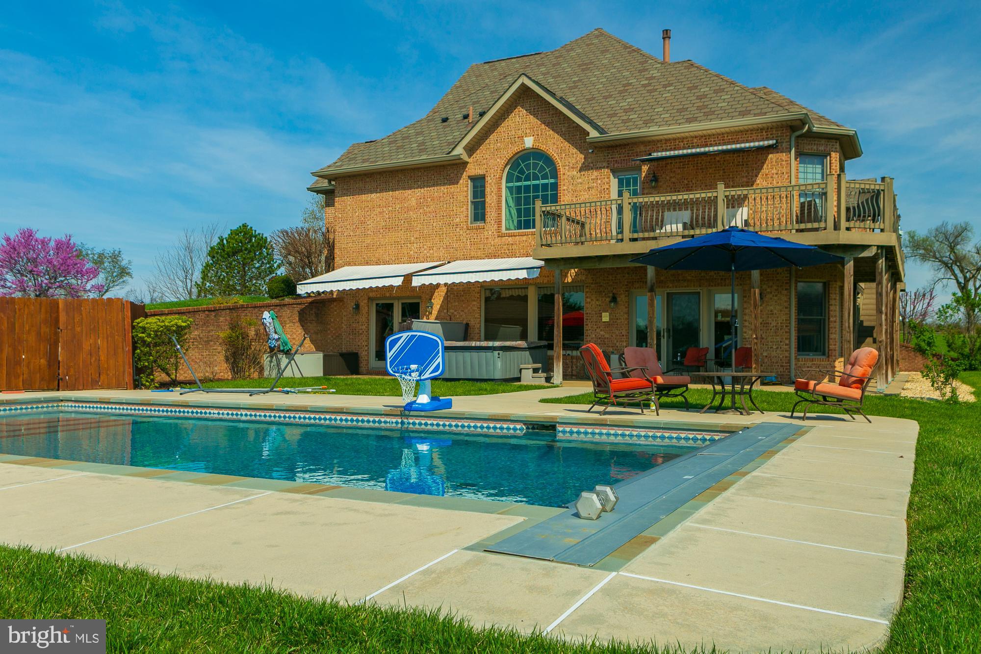 FALCON RIDGE - Residential