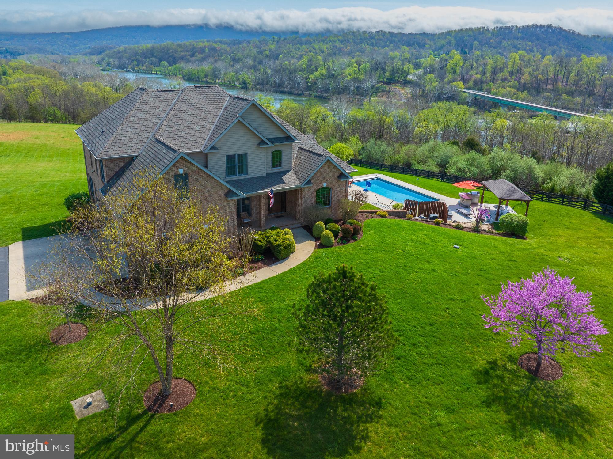 FALCON RIDGE - Residential