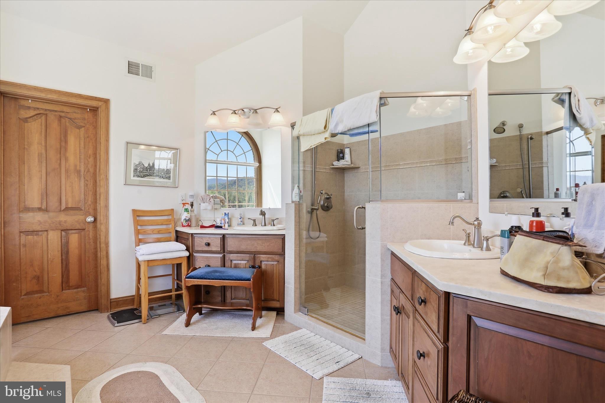 FALCON RIDGE - Residential