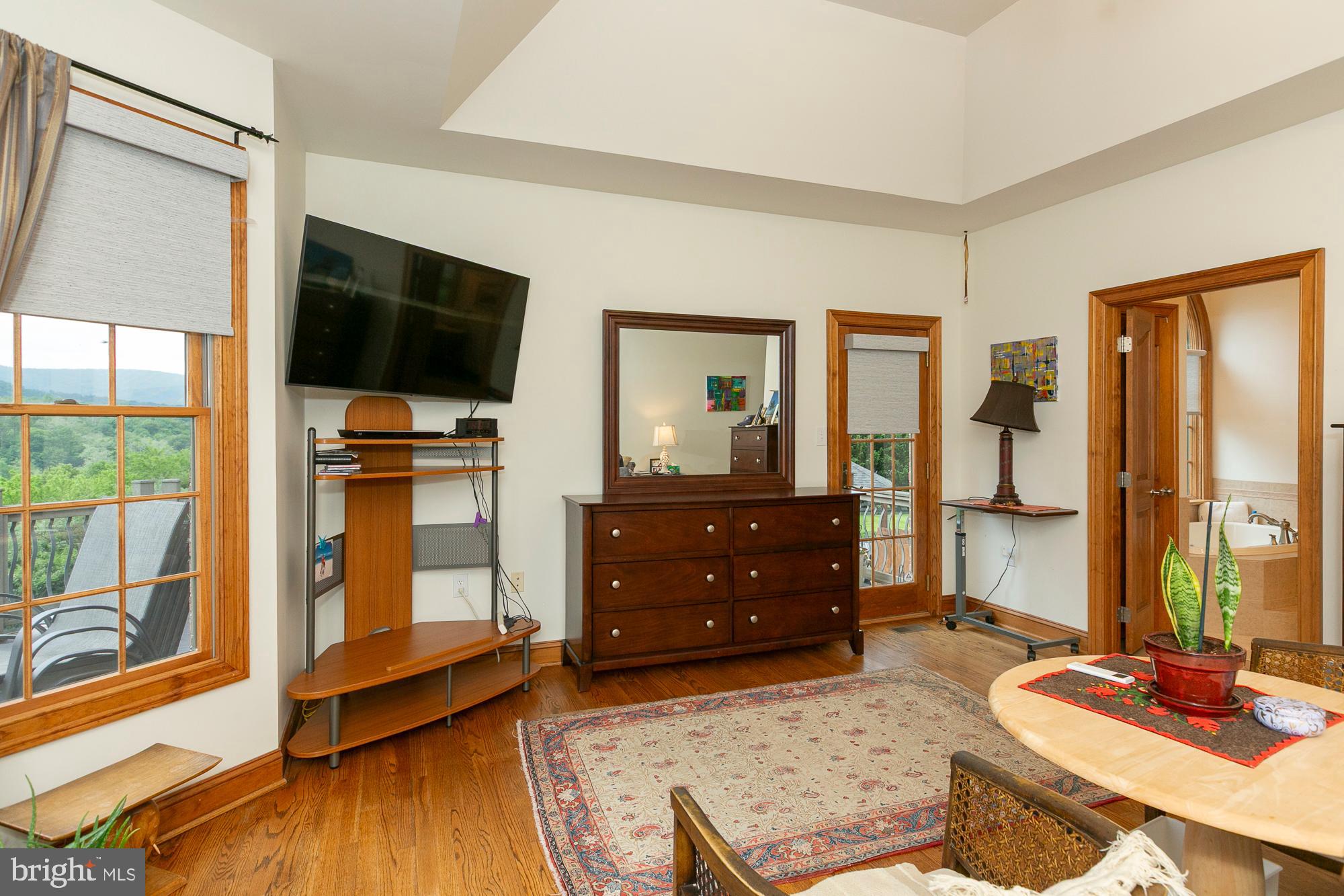 FALCON RIDGE - Residential