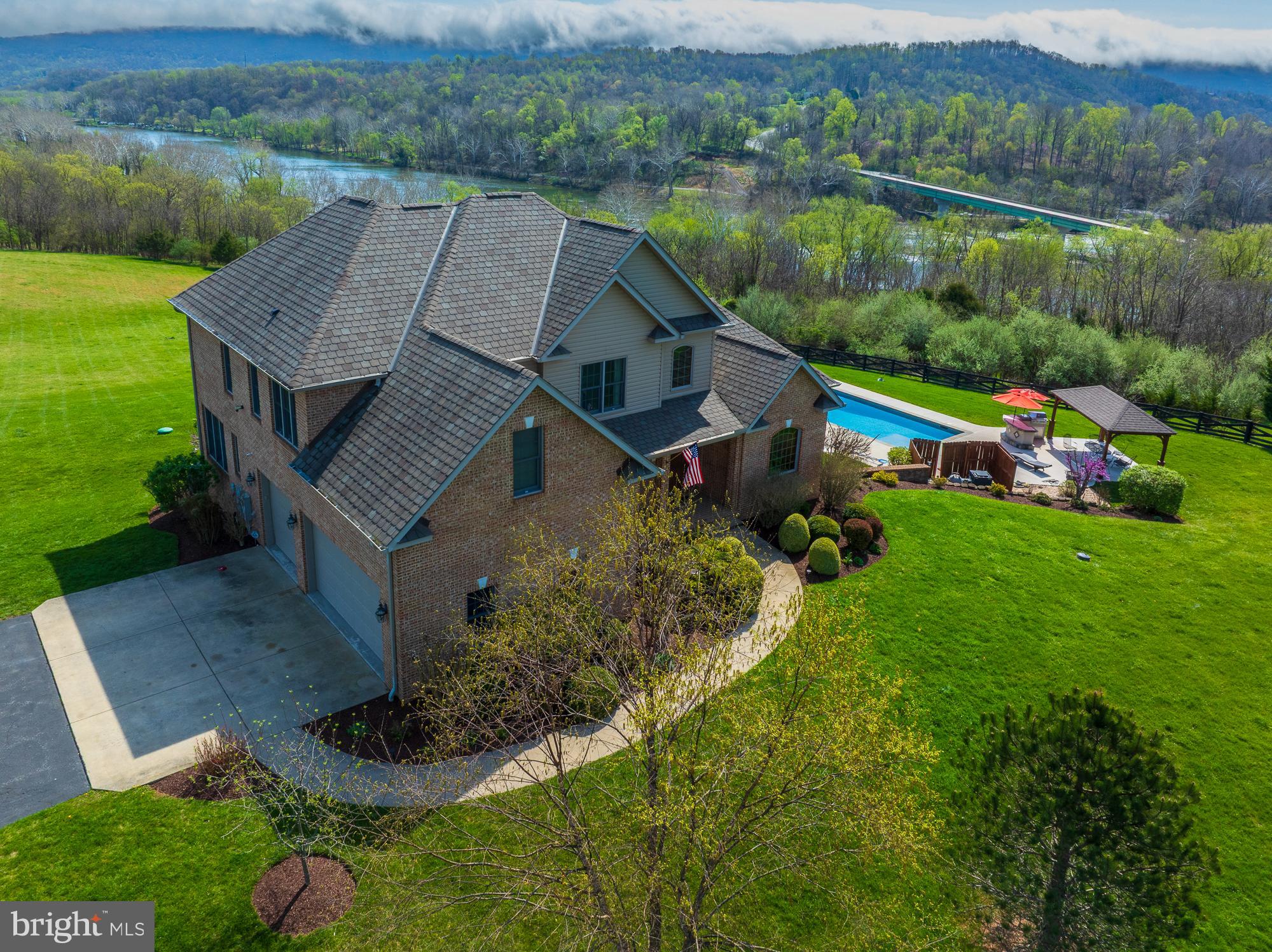 FALCON RIDGE - Residential